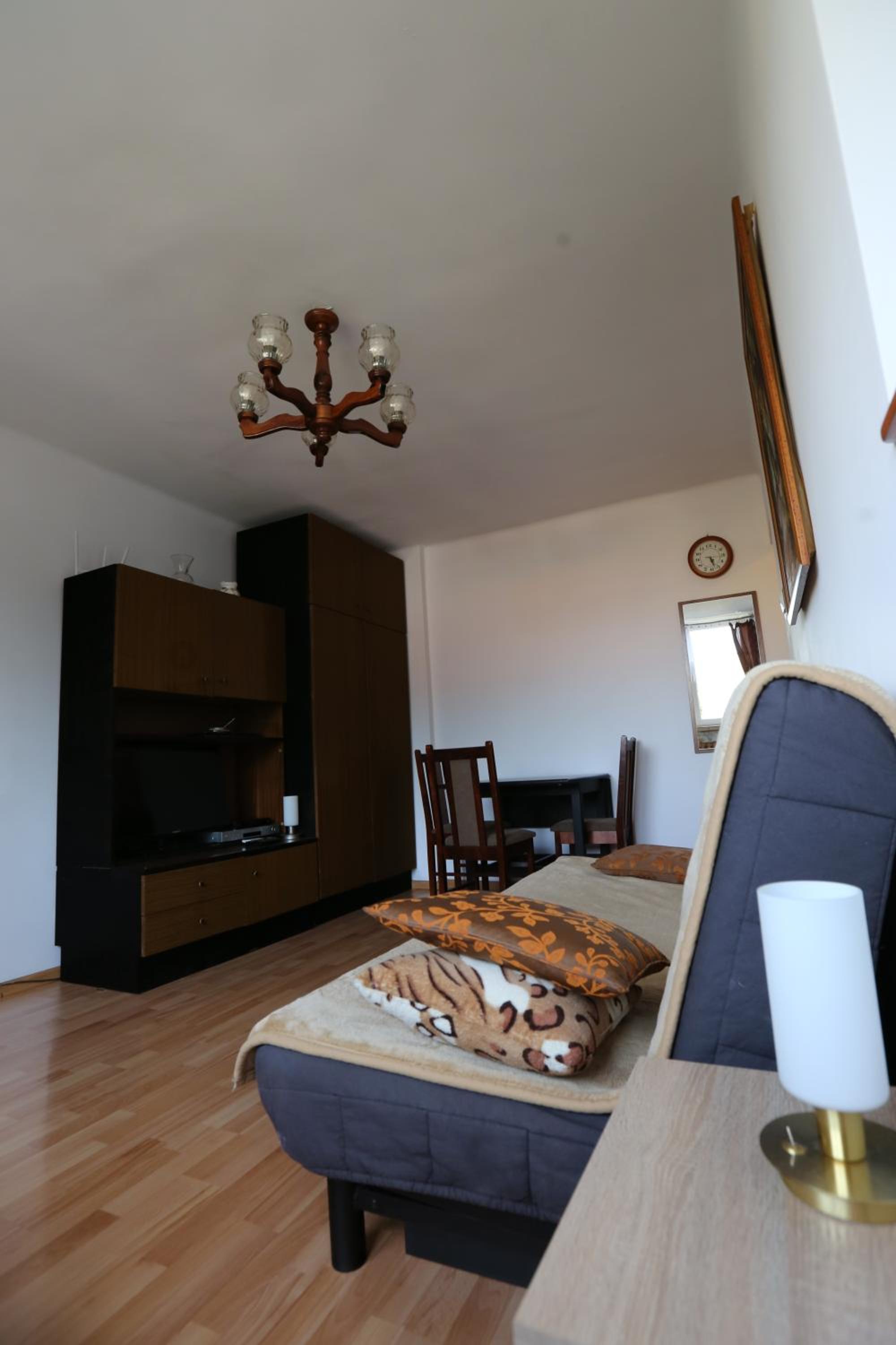 One-Bedroom Apartment - Photo 1