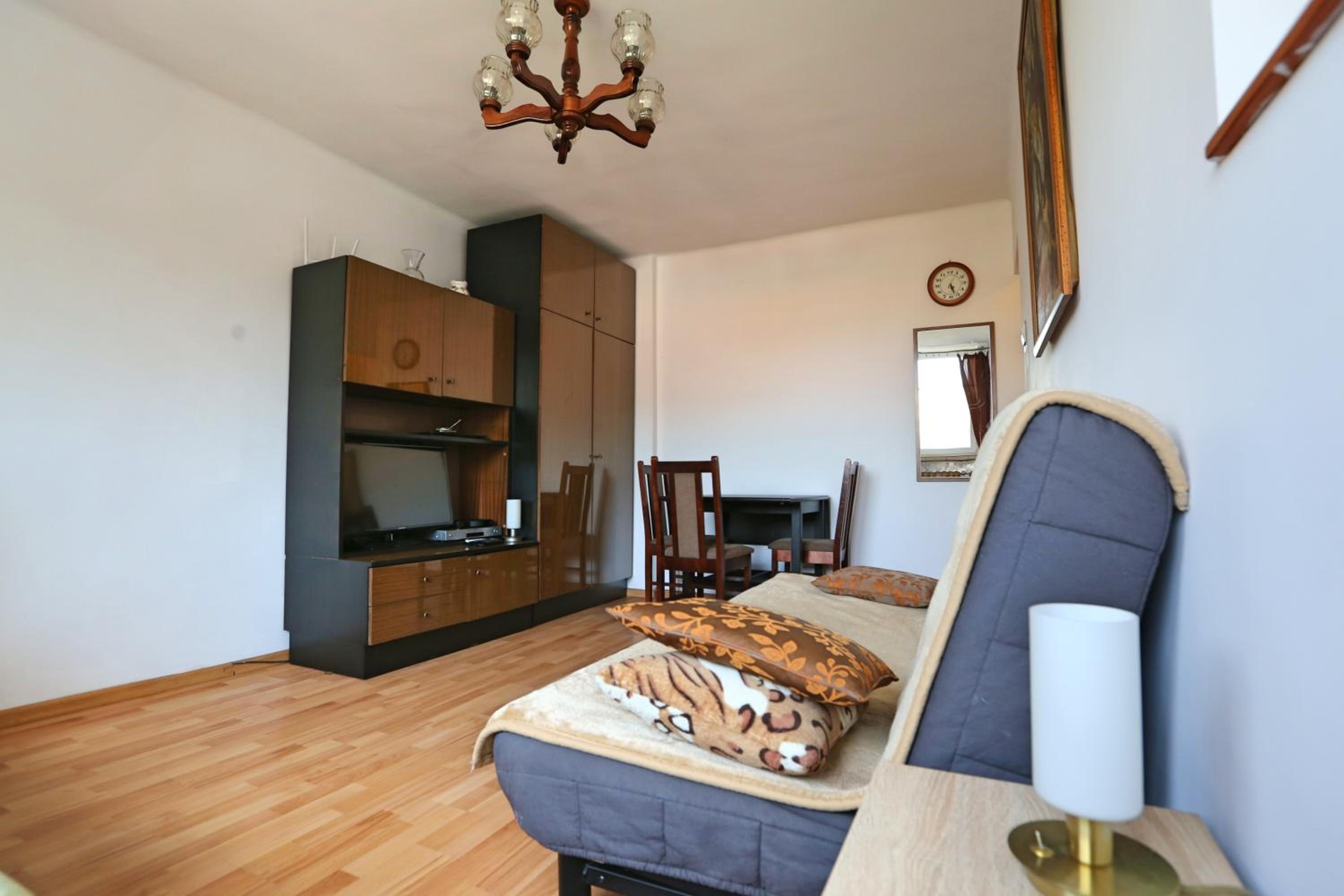 One-Bedroom Apartment - Photo 3