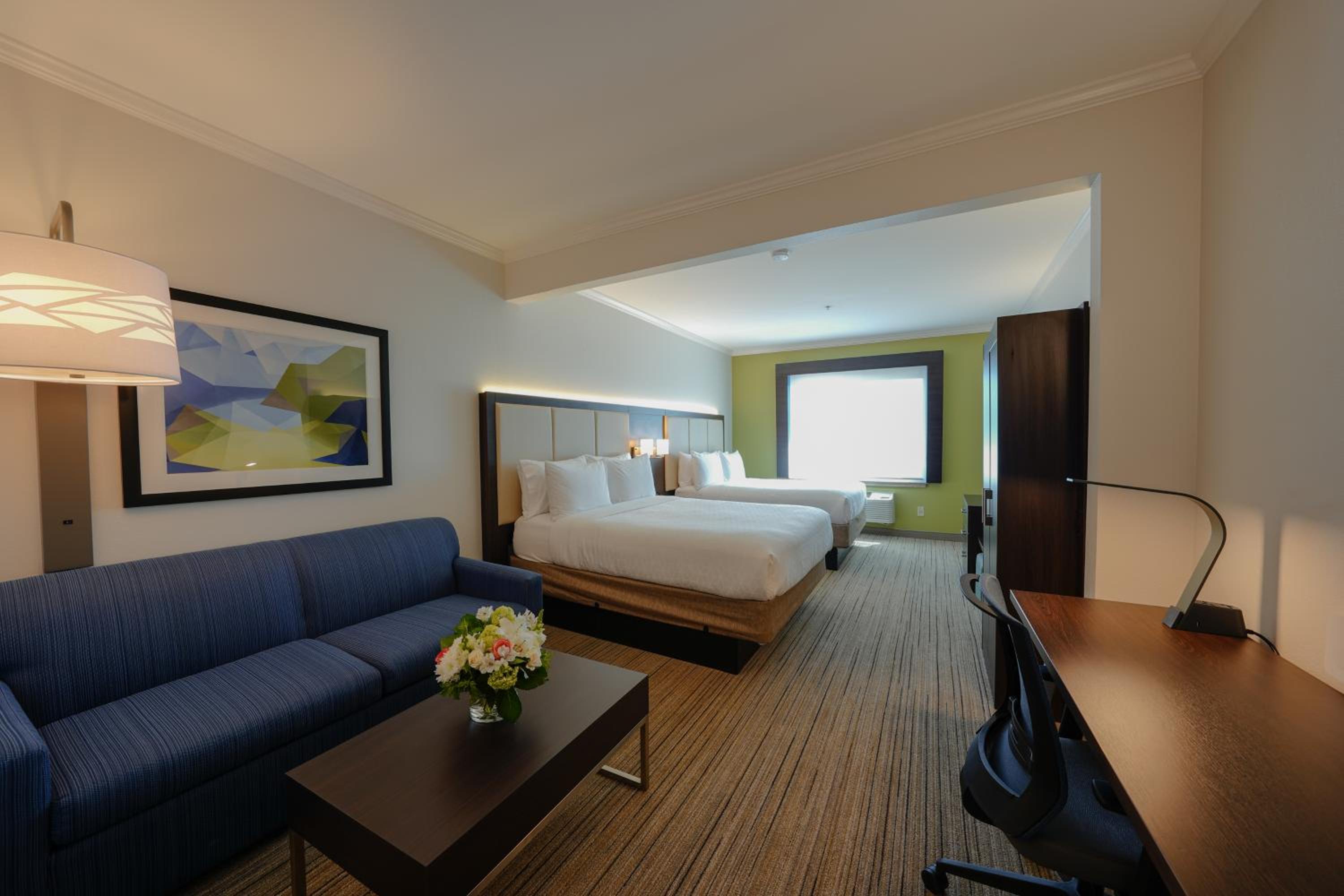 Queen Suite with Two Queen Beds - Photo 5