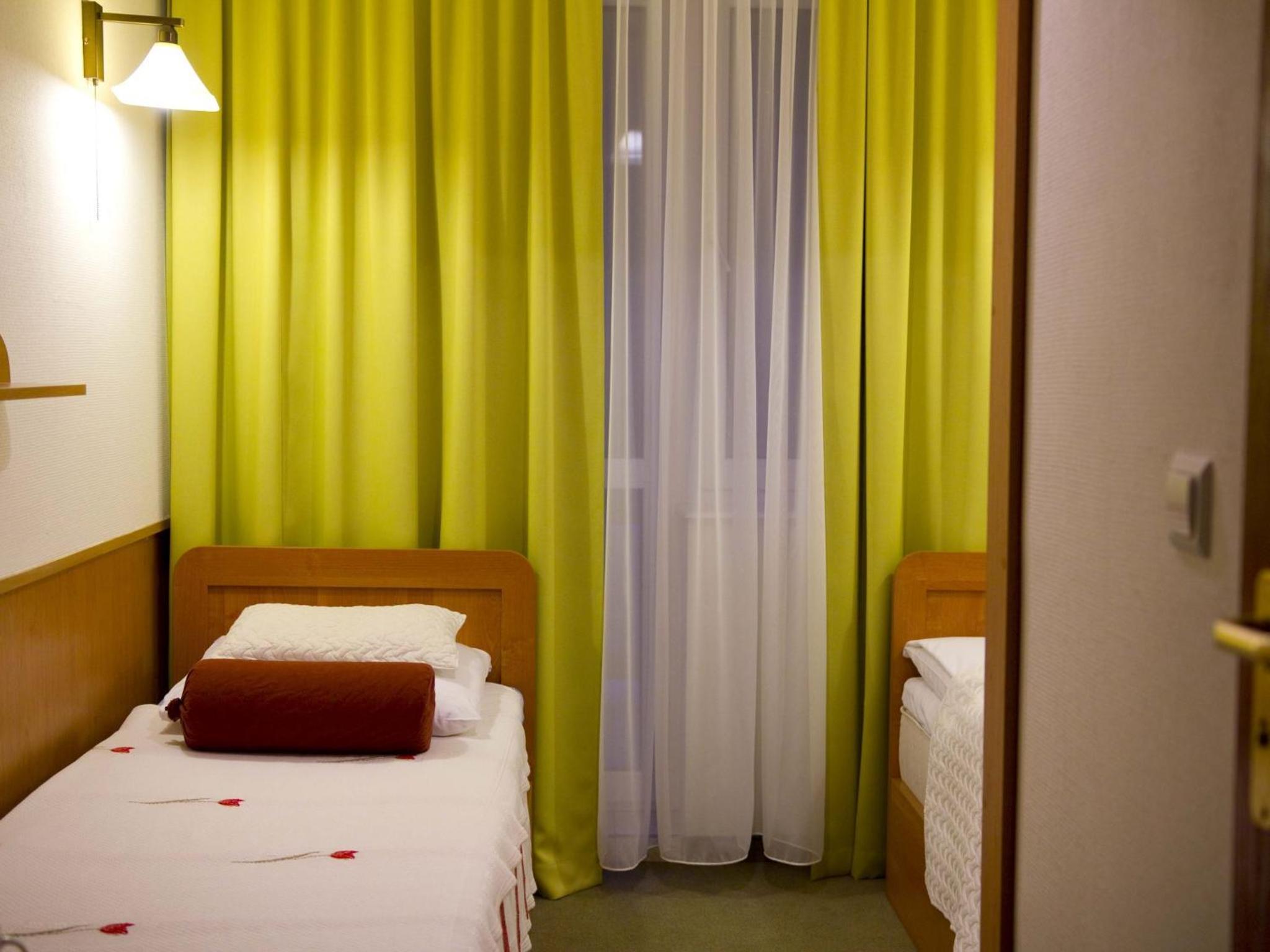 Twin Room - Photo 4