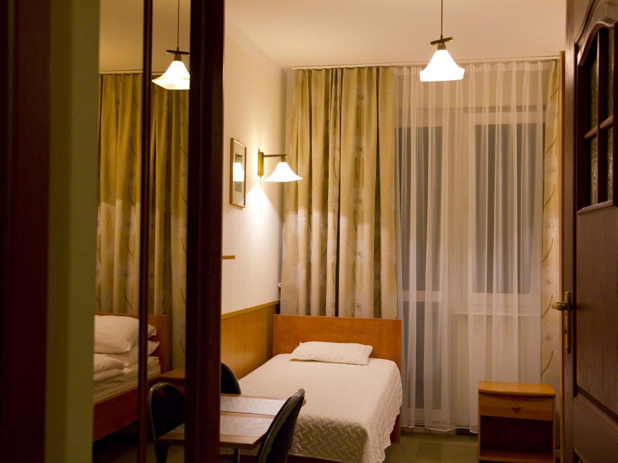 Twin Room - Photo 6