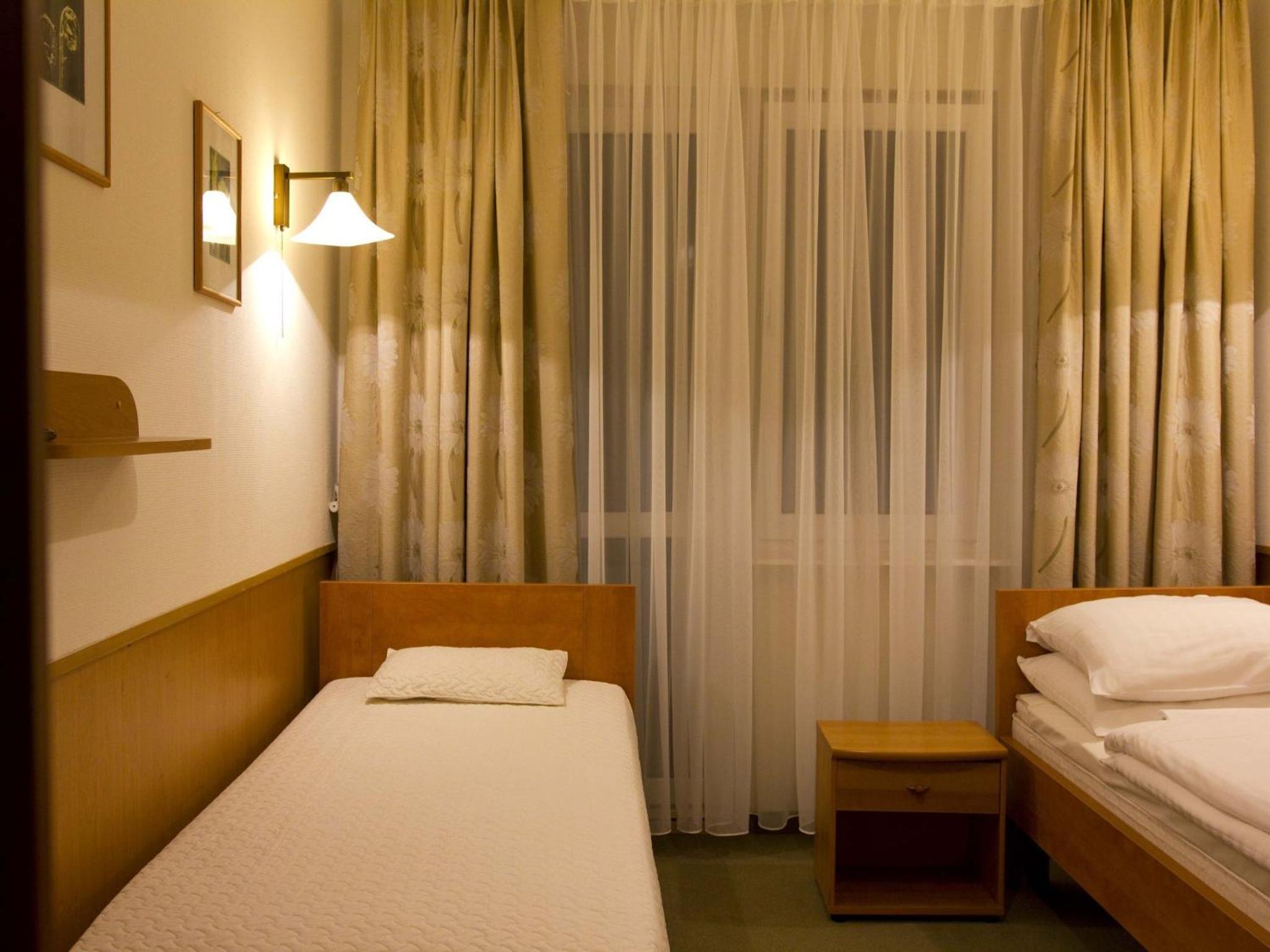 Twin Room - Photo 2