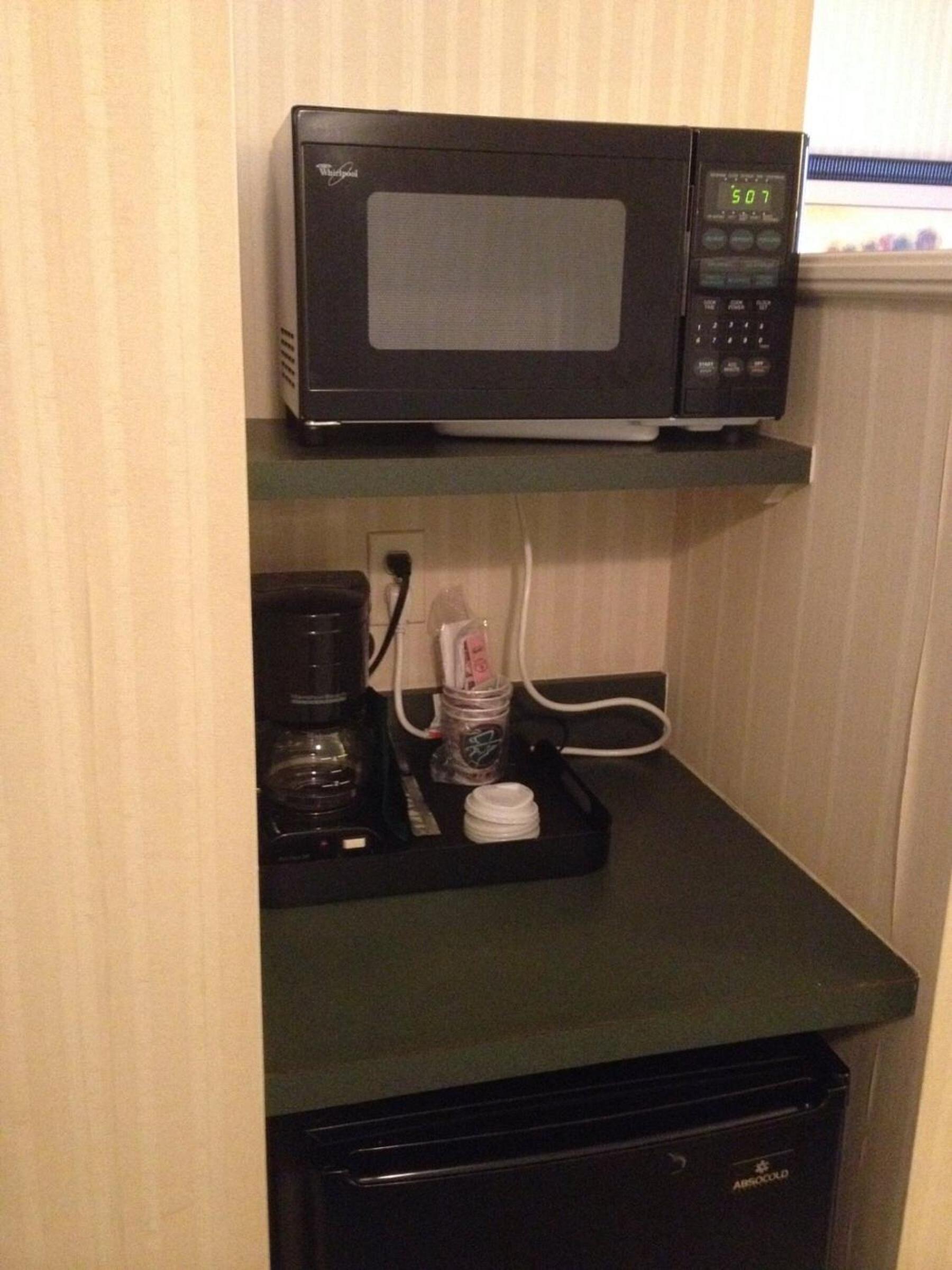 King Suite - Non-Smoking - Photo 4