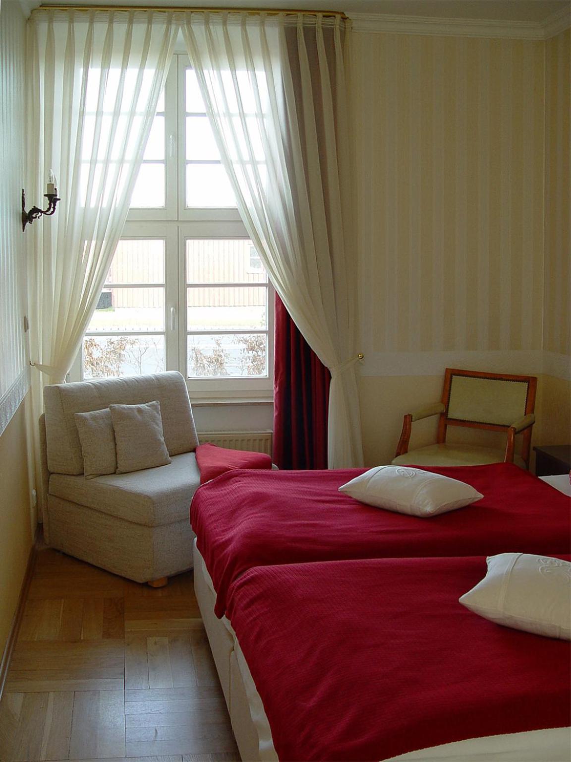Family Room (3 Adults) - Photo 7