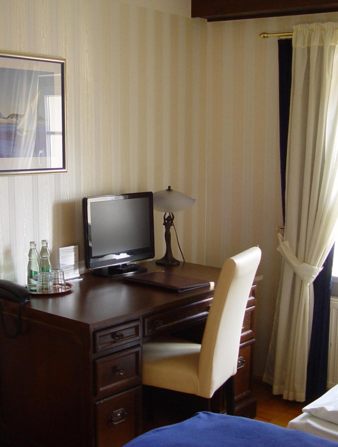 Family Room (4 Adults) - Photo 8
