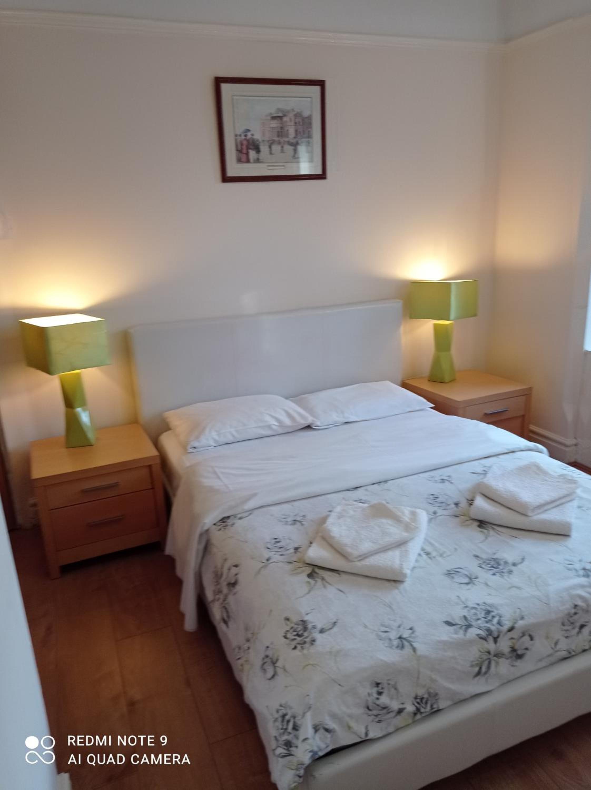 Double Room with Private Bathroom - Photo 1