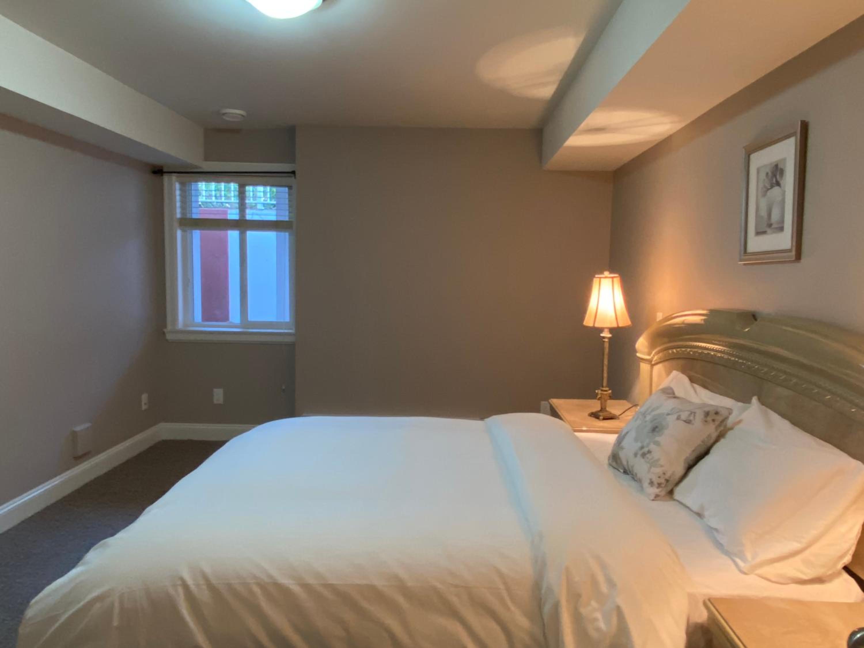 Double Room with Private External Bathroom - Photo 9
