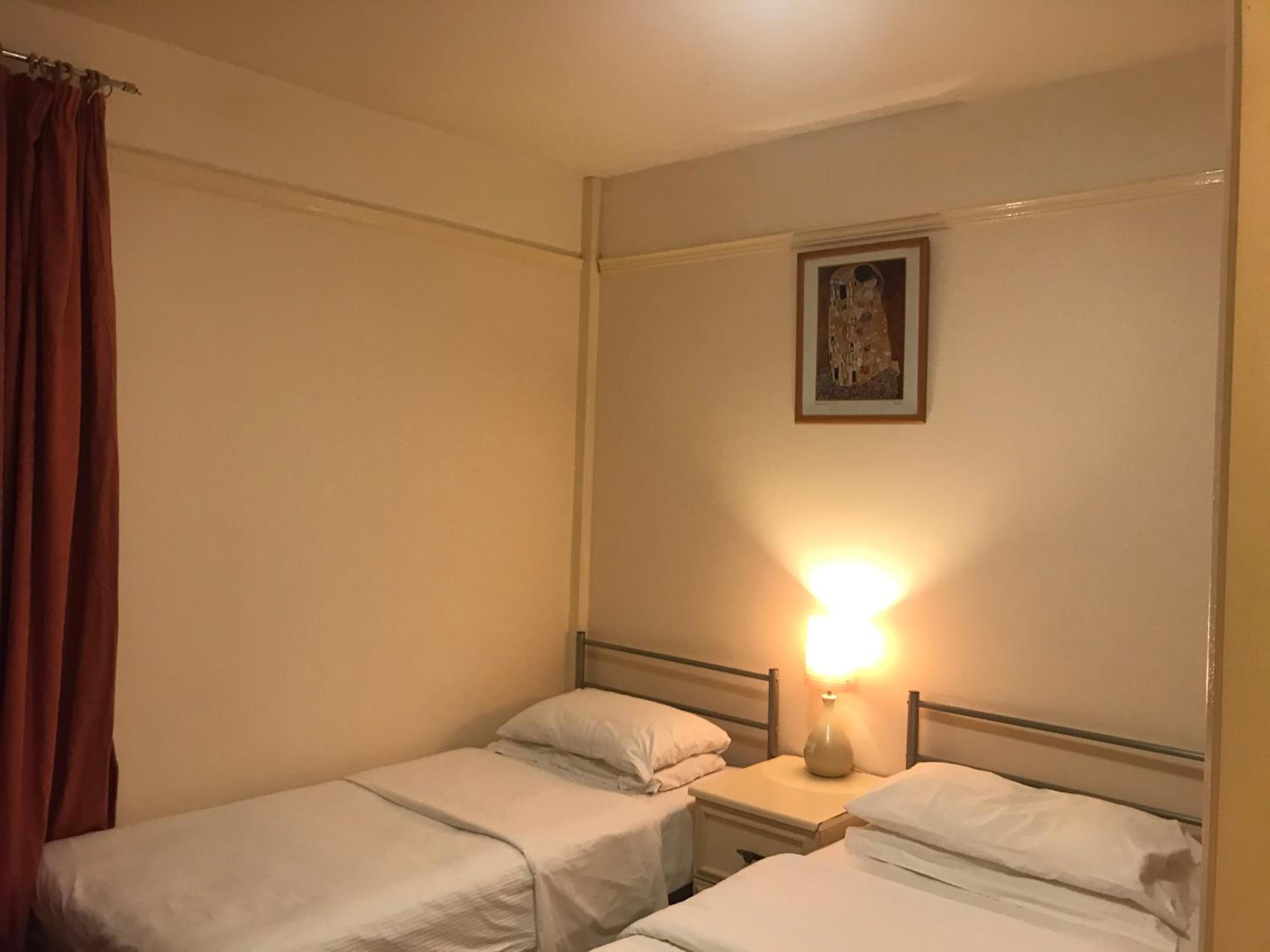 Twin Room with Private Bathroom - Photo 3