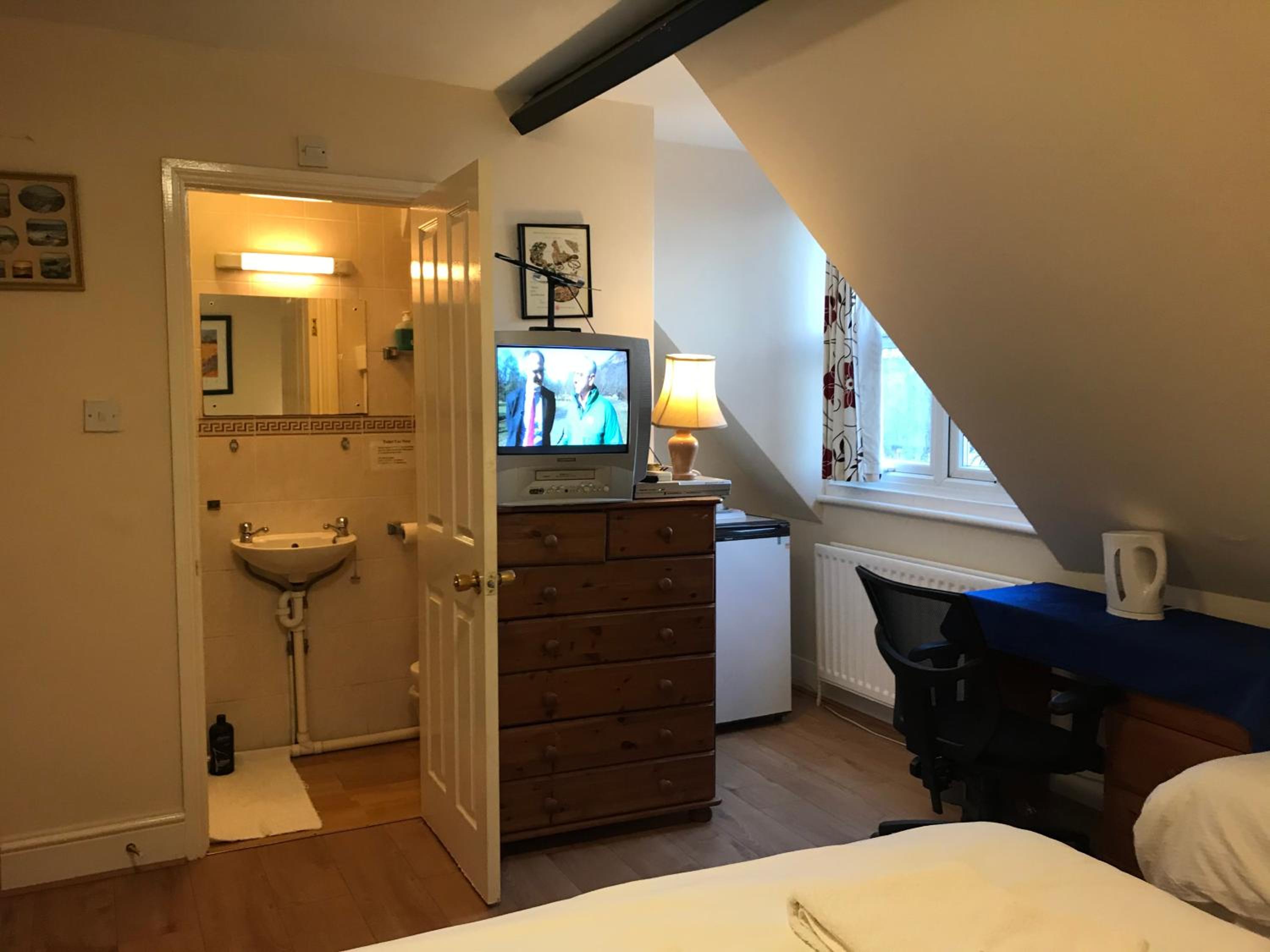 Triple Room with Private Bathroom - Photo 4