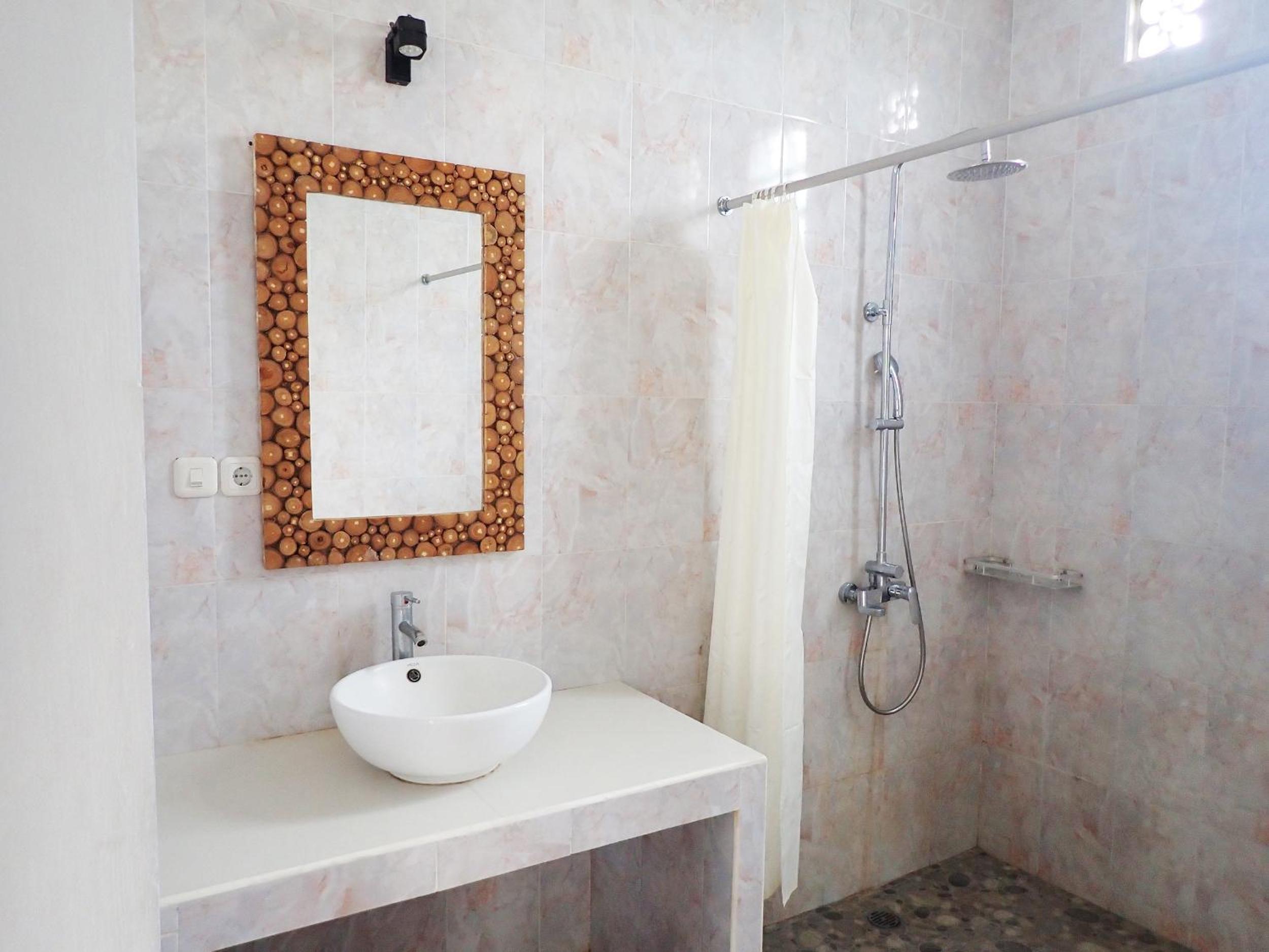 Villa with Private Pool - Photo 17