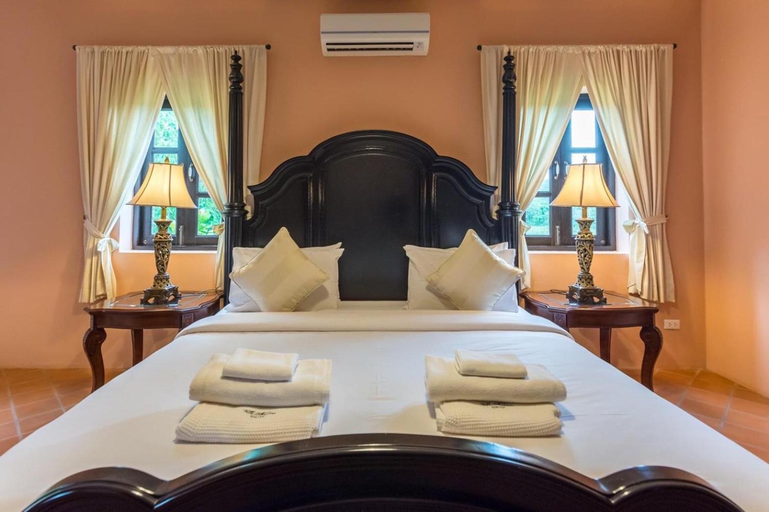 Deluxe Double Room with Balcony photo 3