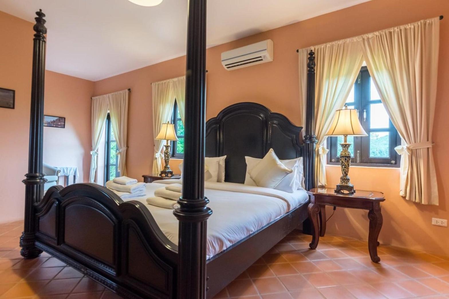 Deluxe Double Room with Balcony photo 2