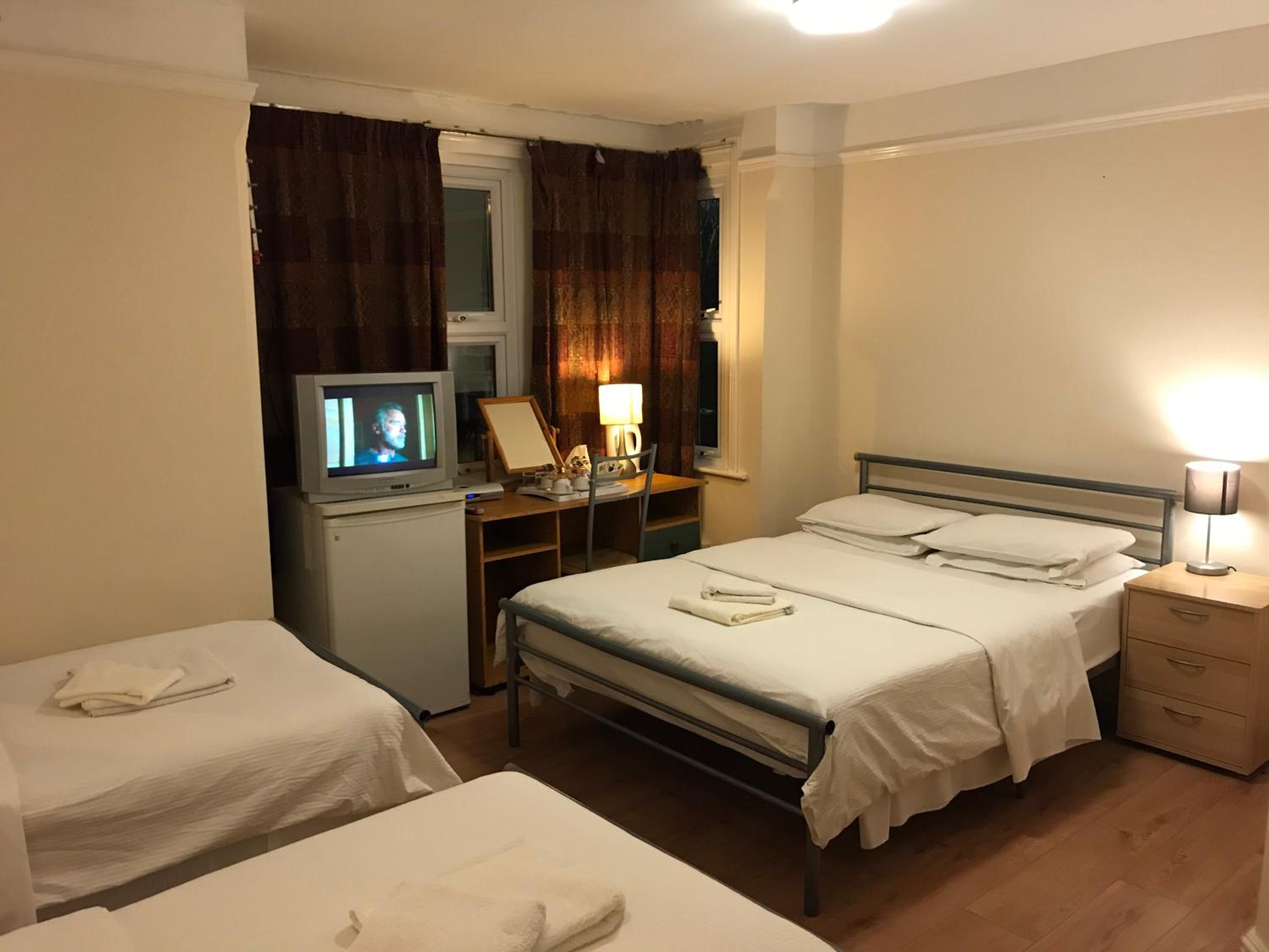 Quadruple Room with Private Bathroom - Photo 1