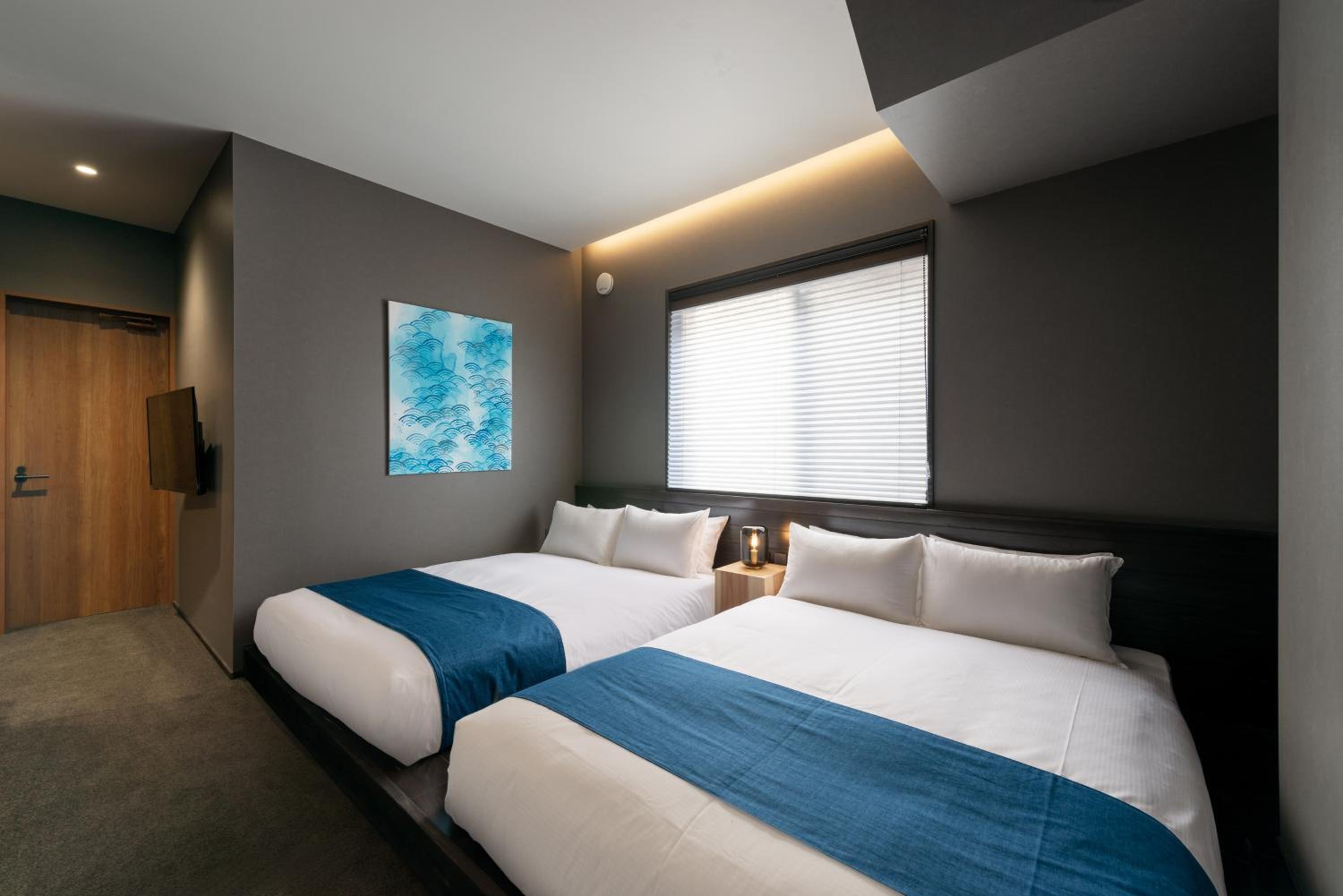 Superior Double Room with Two Double Beds - Photo 6