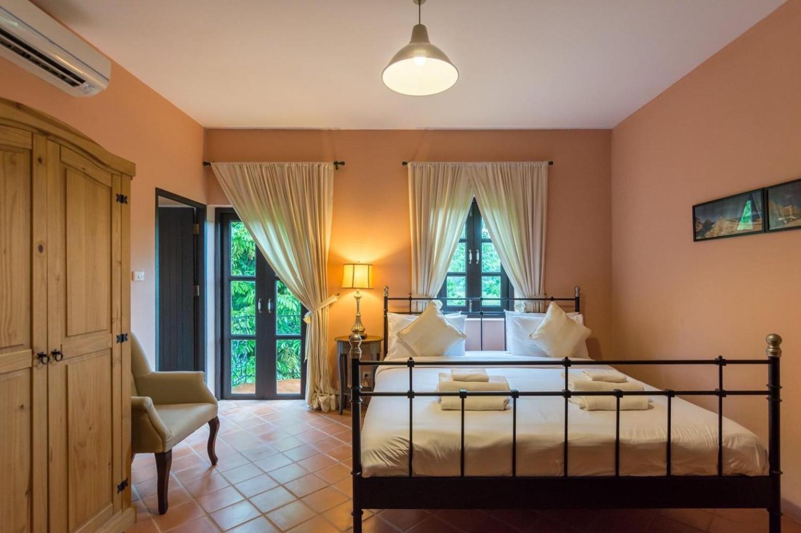 Queen Room with Balcony photo 3