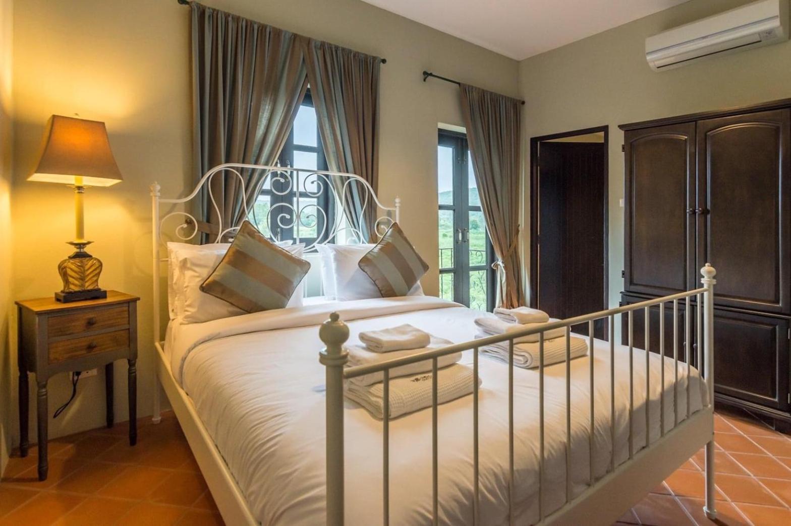 Queen Room with Balcony photo 3