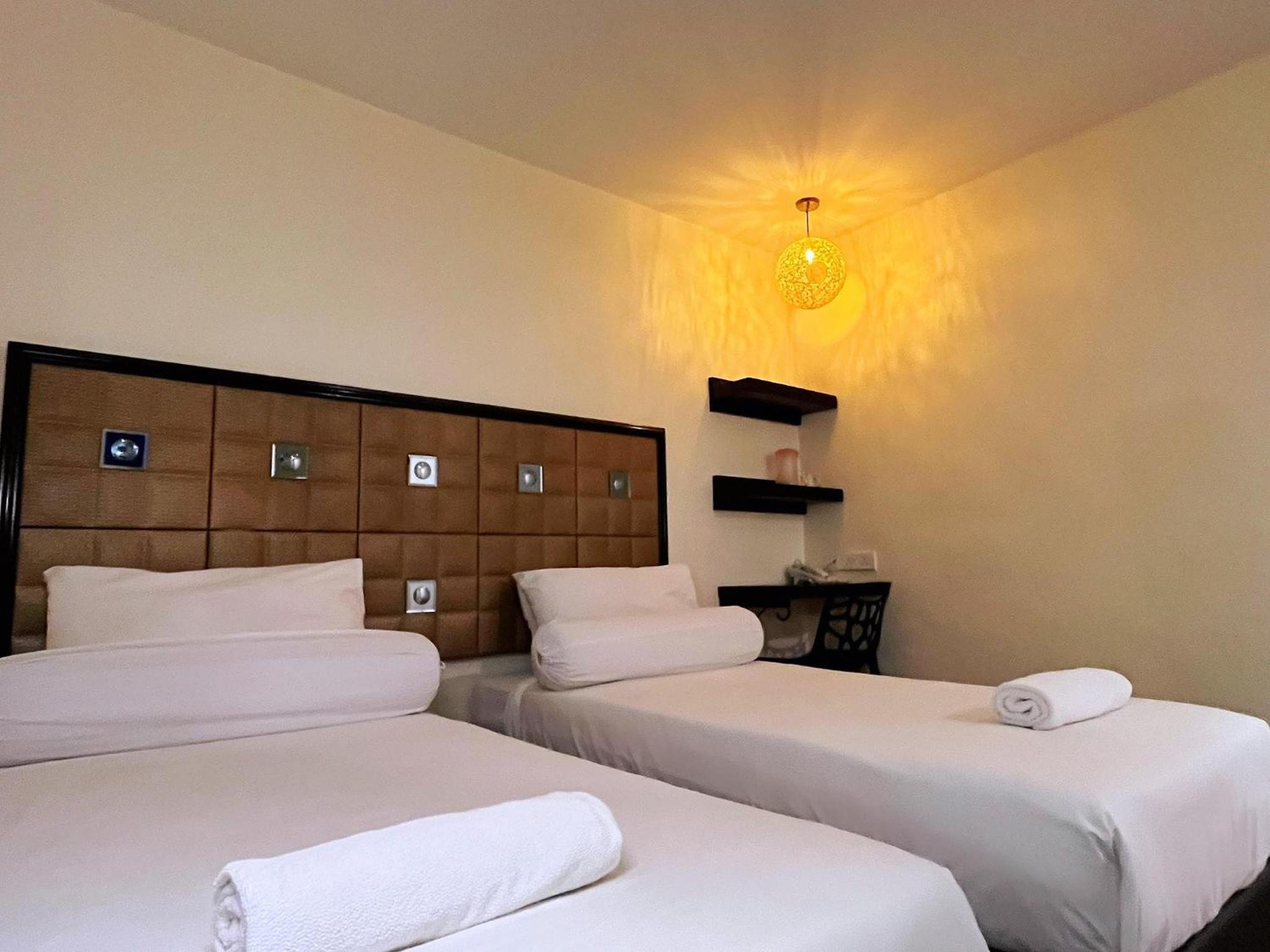 Standard Twin Room - Photo 1
