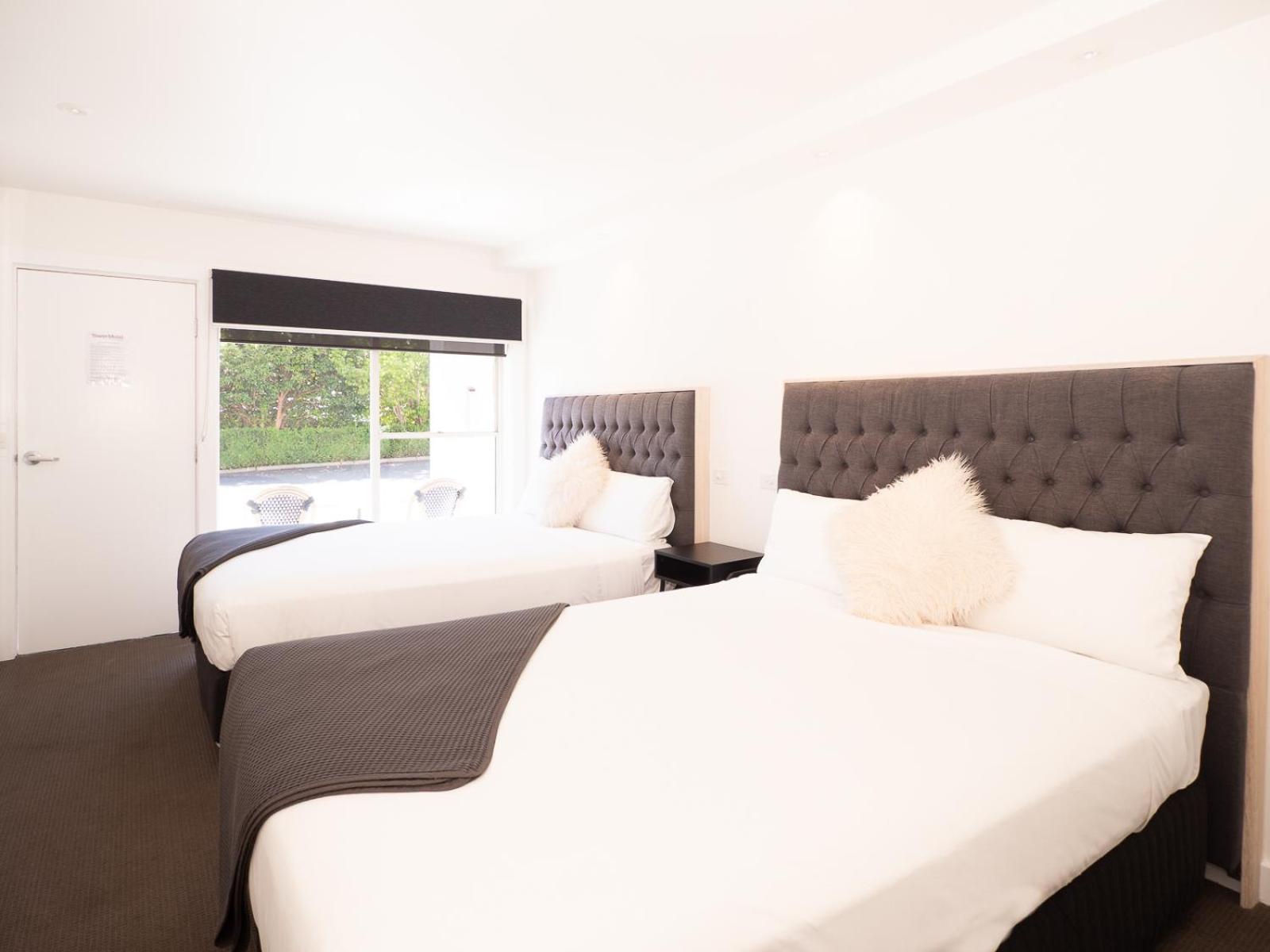 Deluxe Queen Suite