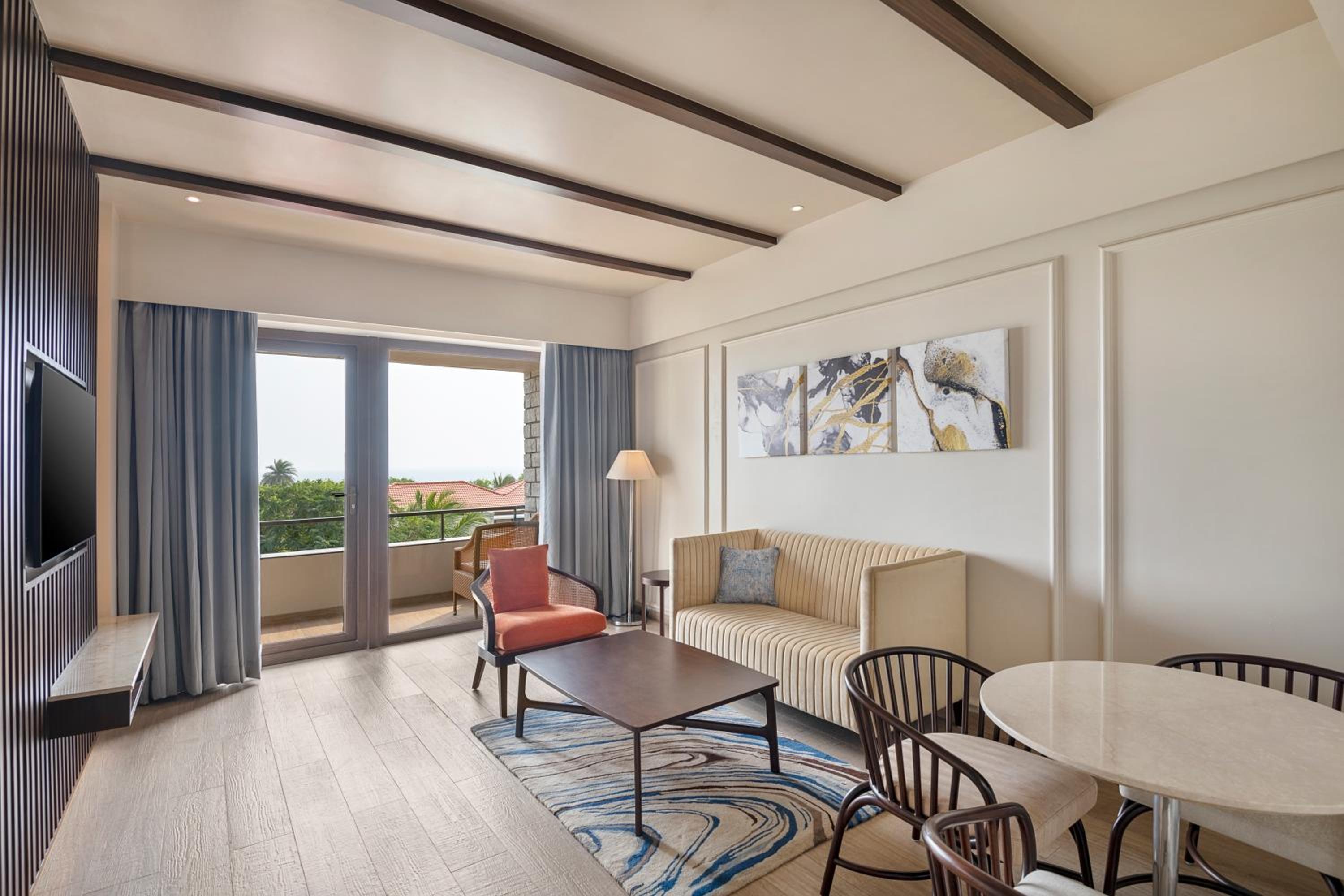 One Bedroom Suite with 15% discount on Food & soft beverages and Laundry
