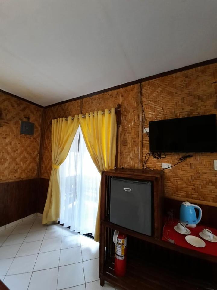 Deluxe Double Room with Balcony and Sea View - Photo 3