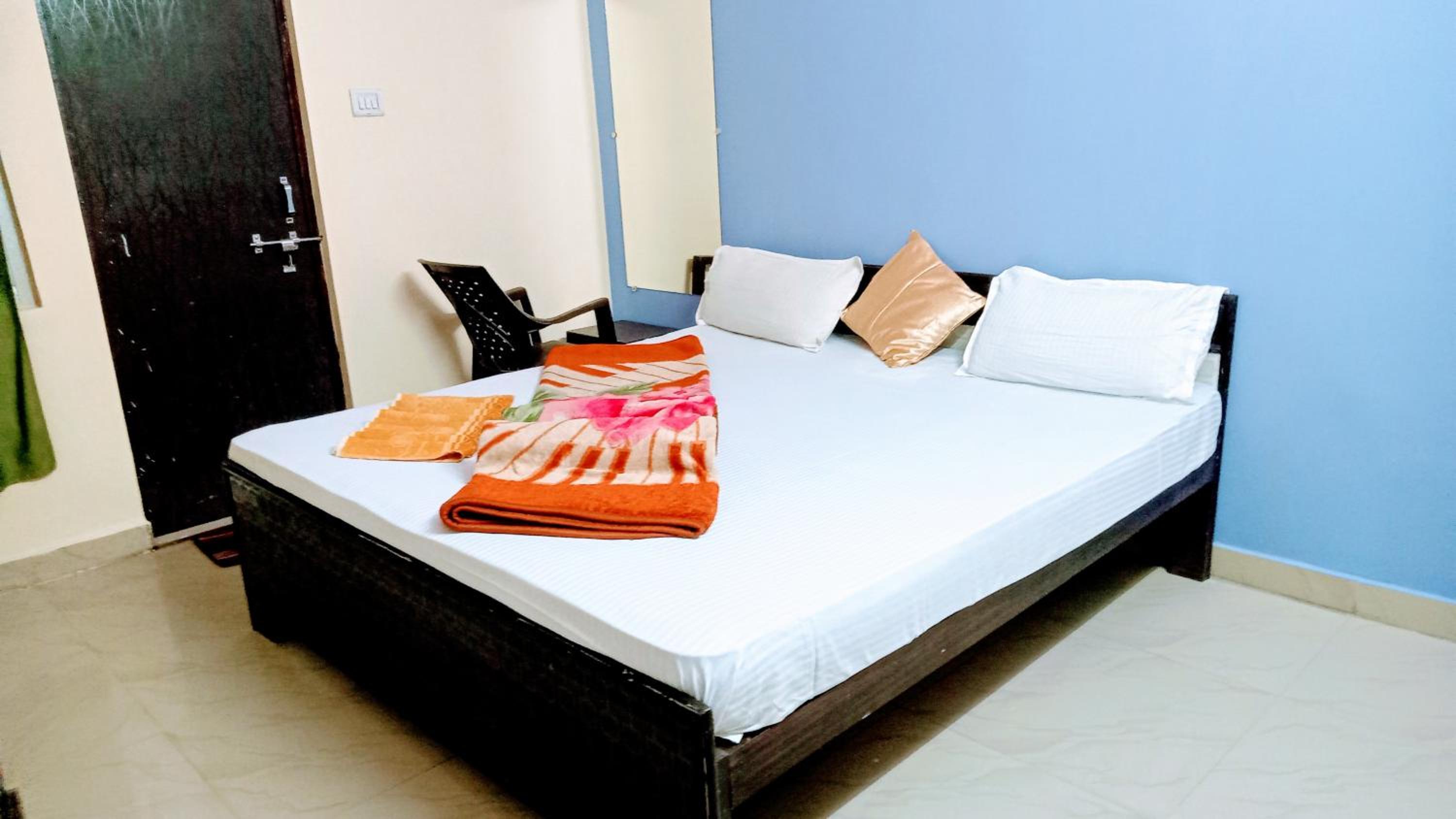 Standard Double Room Non Ac - Photo 15