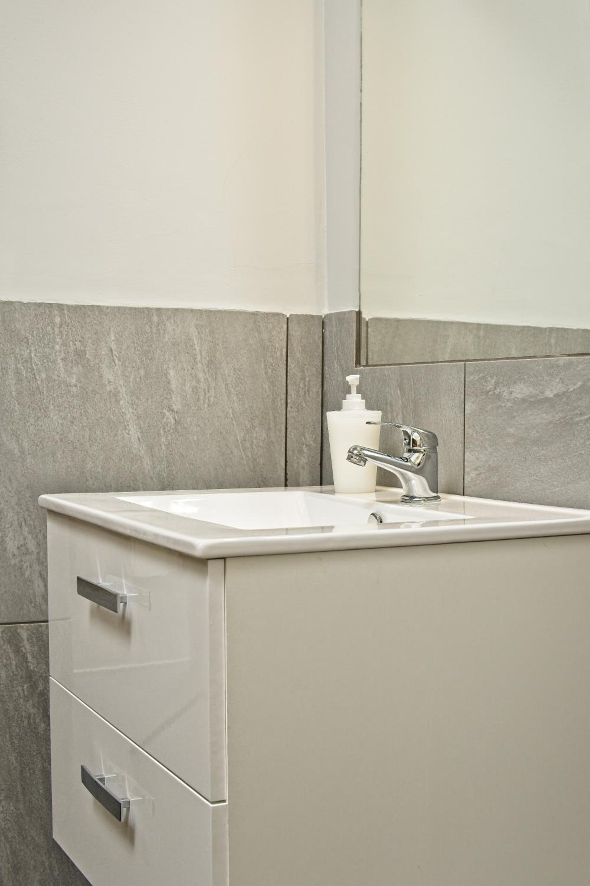 Quadruple Room with Private External Bathroom photo 3