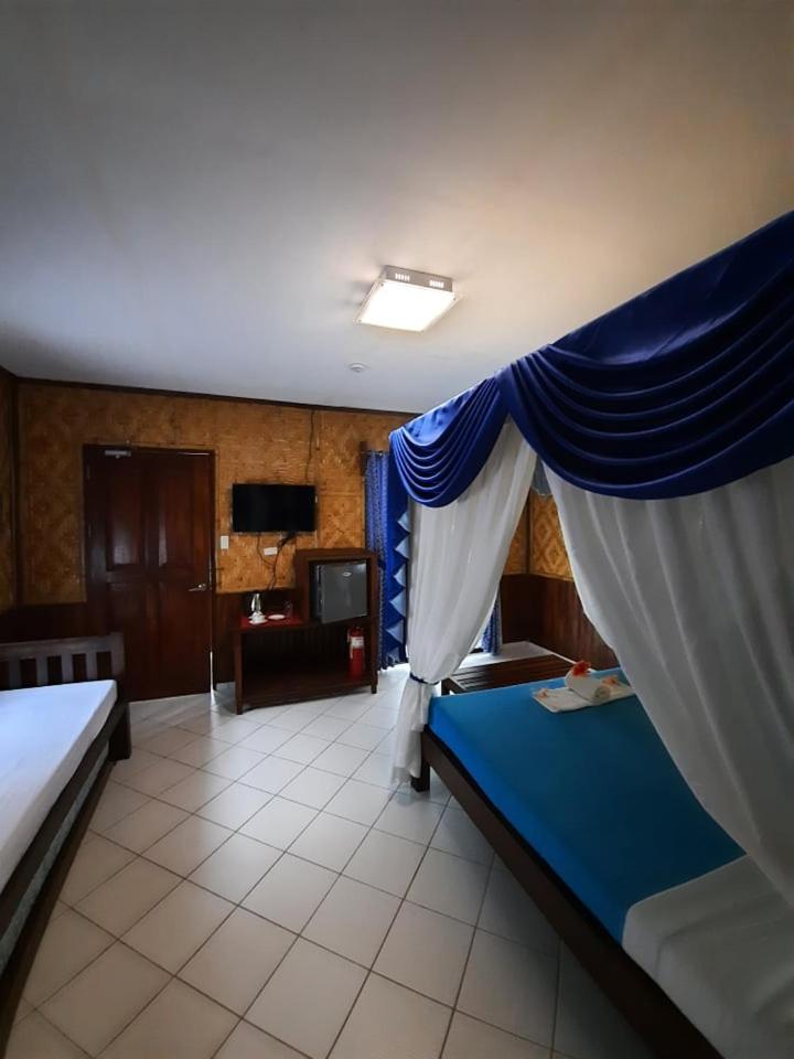 Deluxe Double Room with Balcony and Sea View - Photo 9