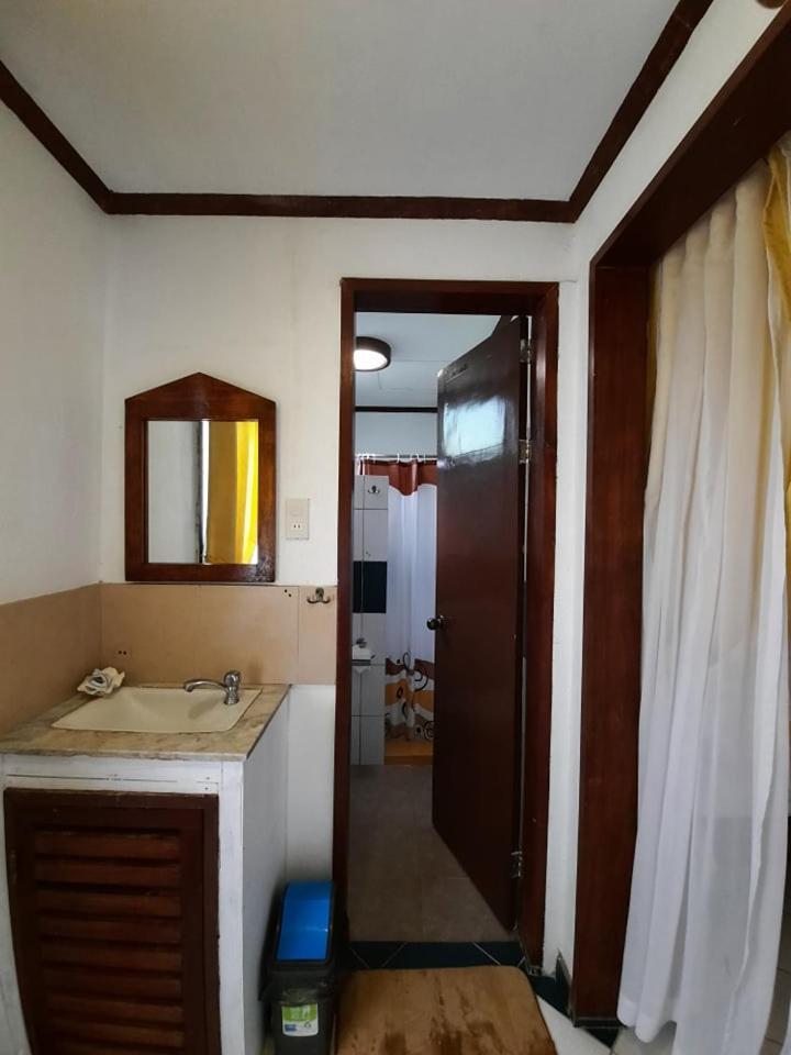 Deluxe Double Room with Balcony and Sea View - Photo 11