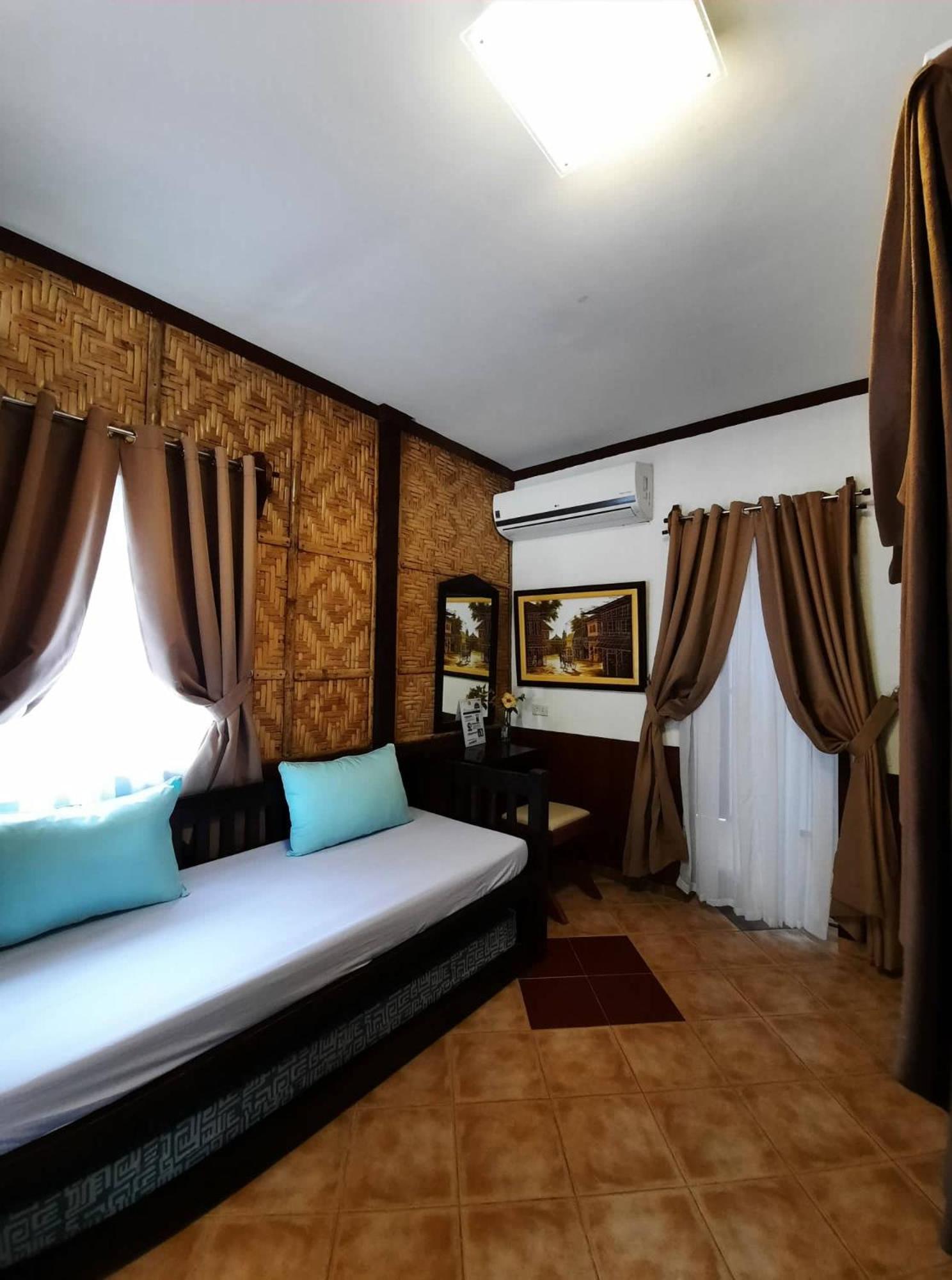 Deluxe Double Room with Balcony and Sea View - Photo 13