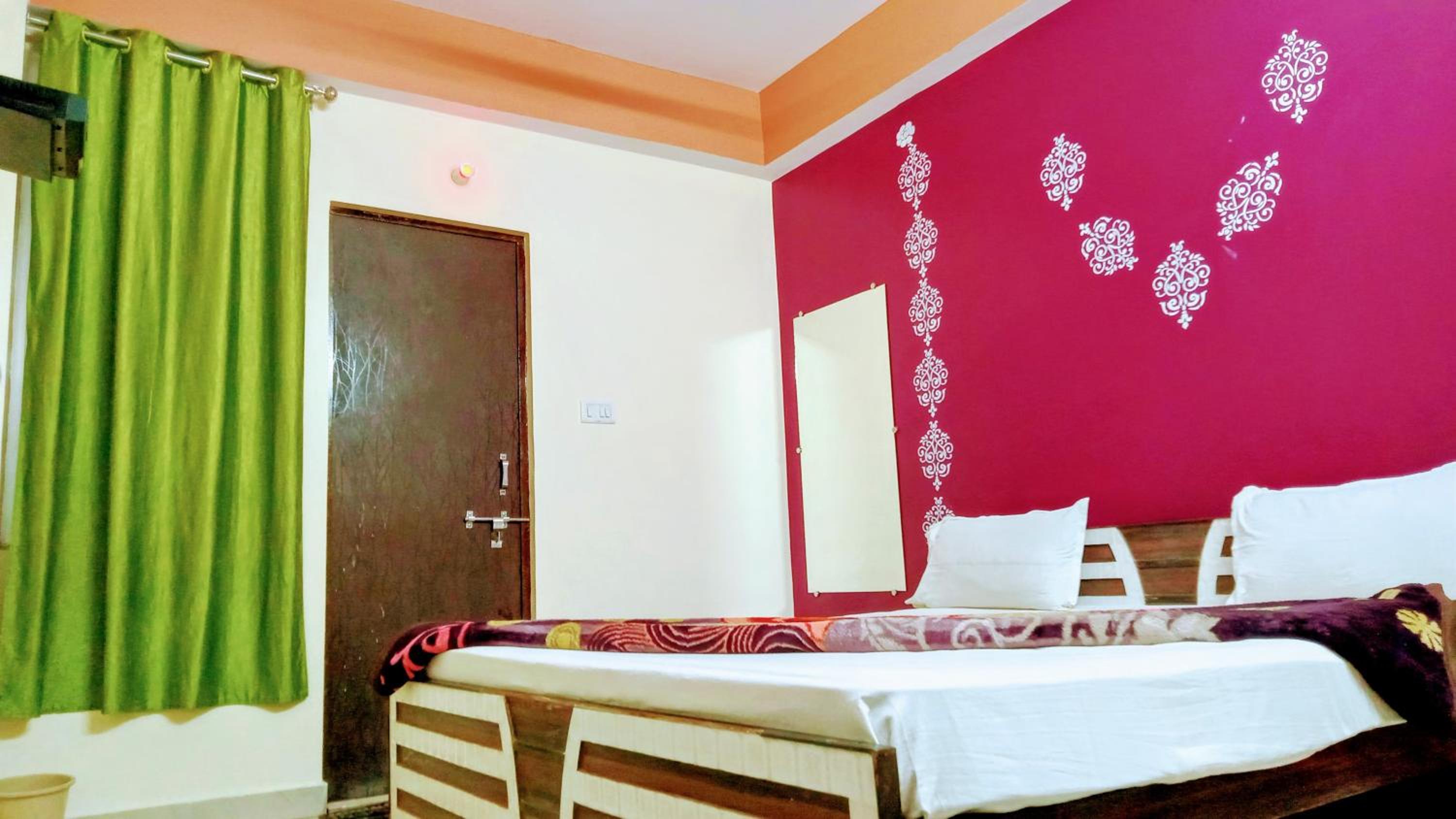 Standard Double Room Non Ac - Photo 8