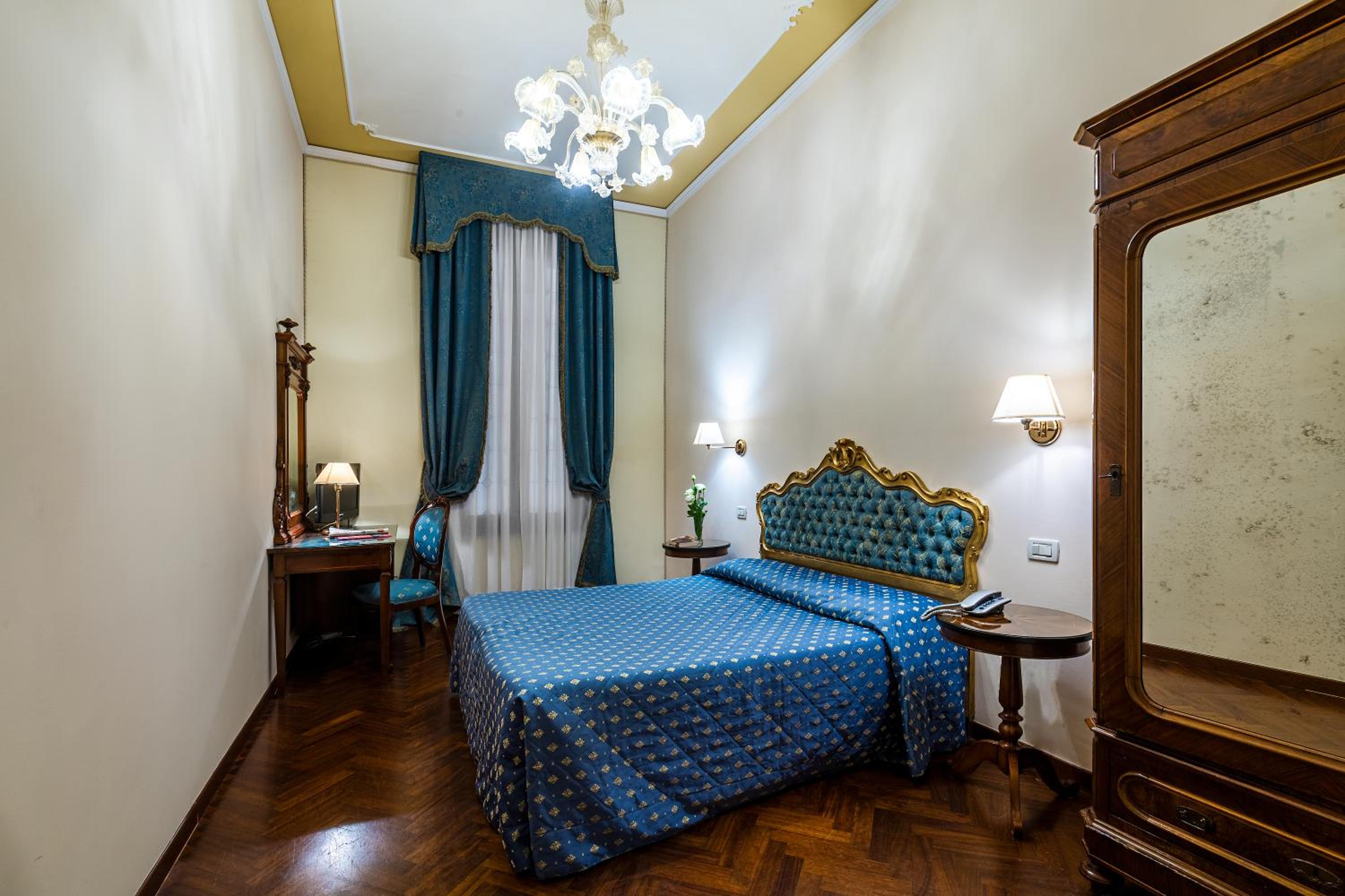 Standard Double or Twin Room photo 3