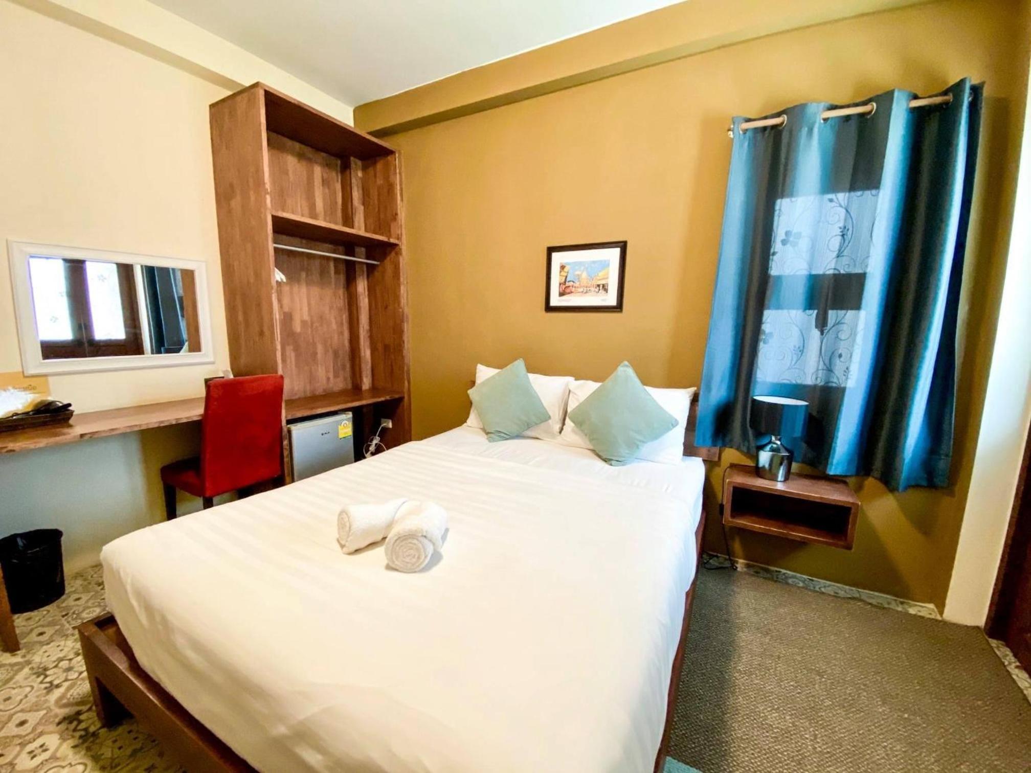 Double Room with Private Bathroom - Photo 12