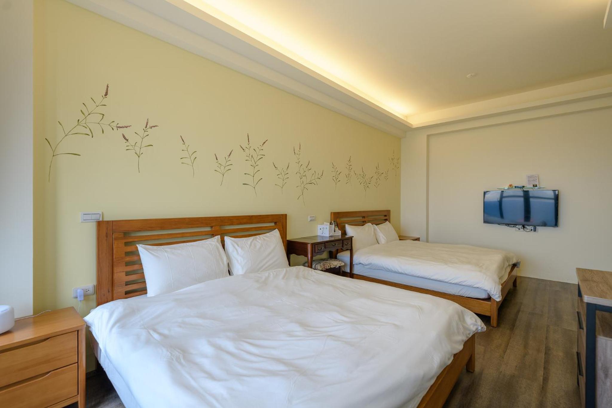 Quadruple Room with Bath photo 2