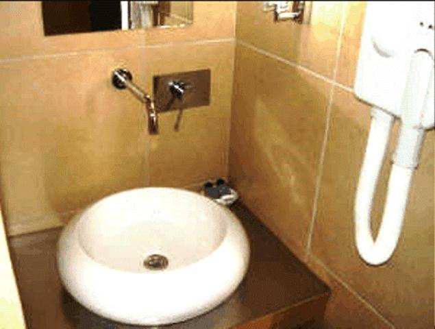 Double or Twin Room - Photo 5