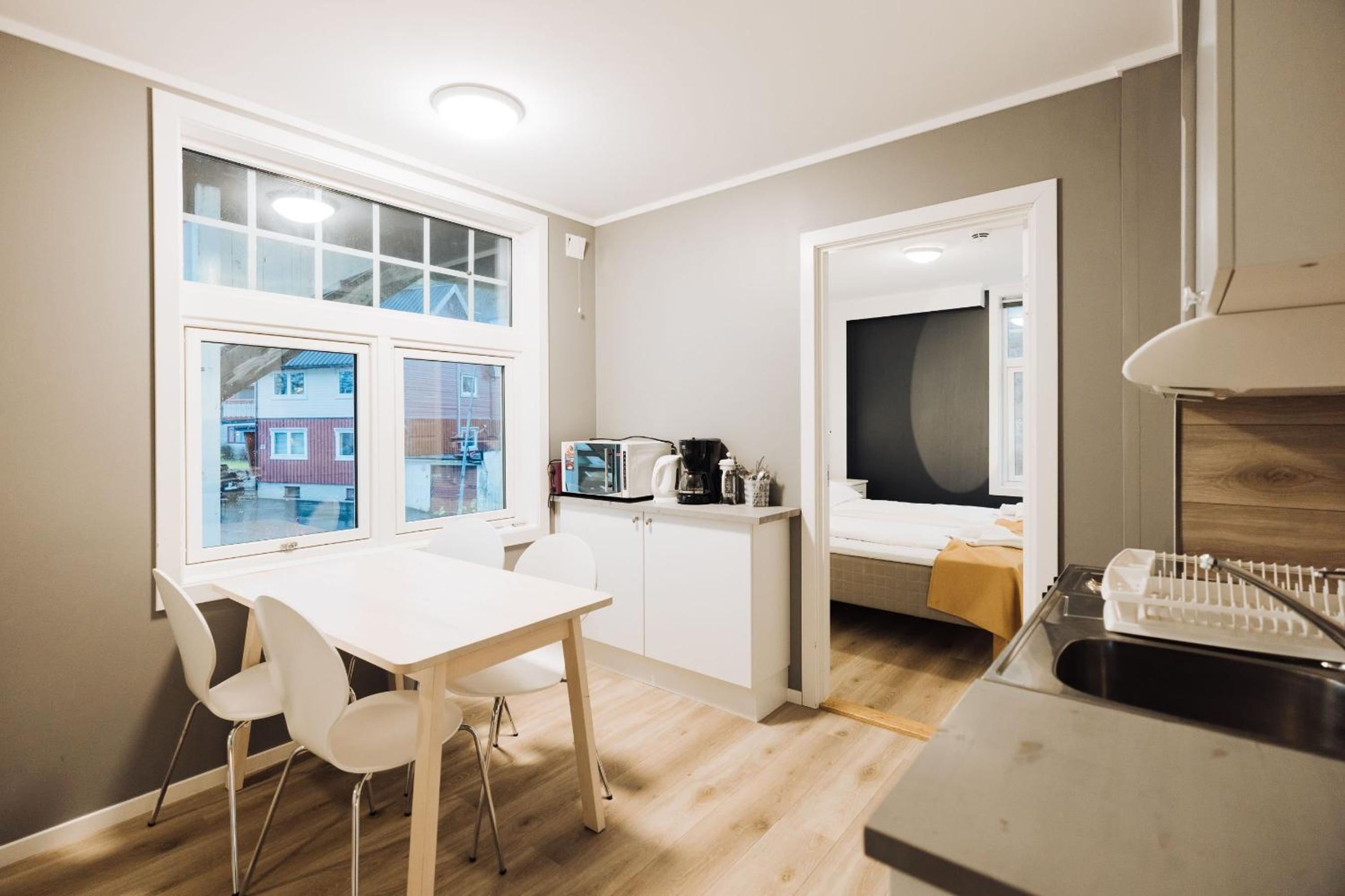 Apartment with Balcony - Photo 8