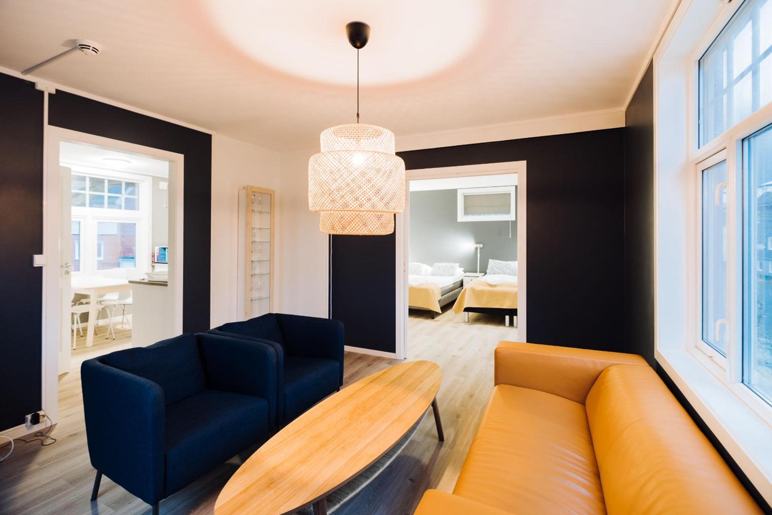 Apartment with Balcony - Photo 4