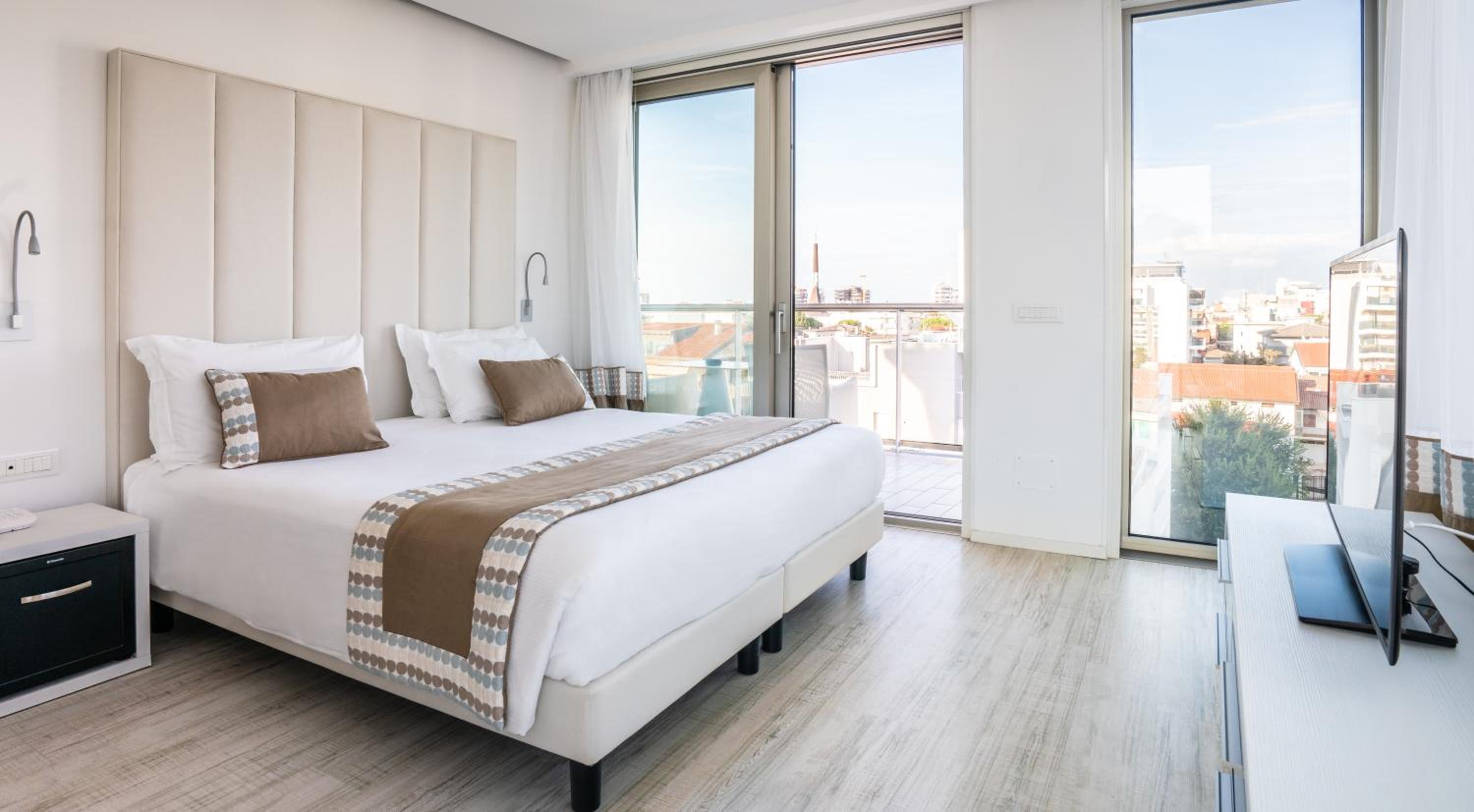 Junior Suite with Sea View and Beach Access - Photo 9