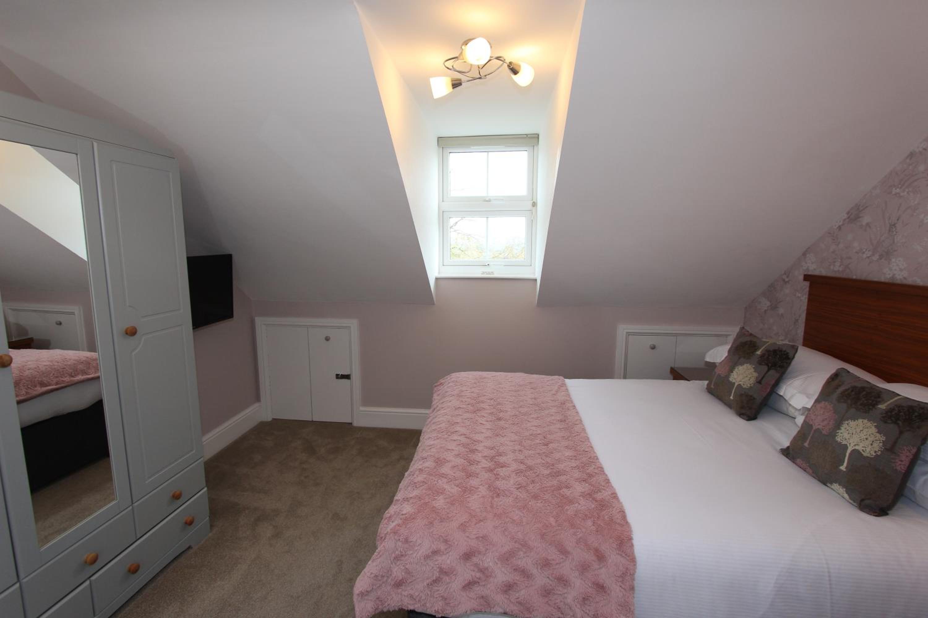 Double Room with Mountain and Garden View