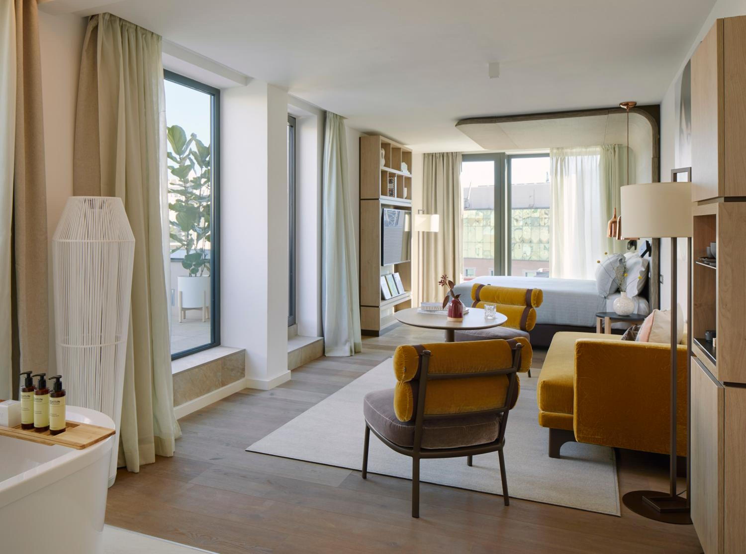 Studio ME Suite Terrace with Jacuzzi and City View