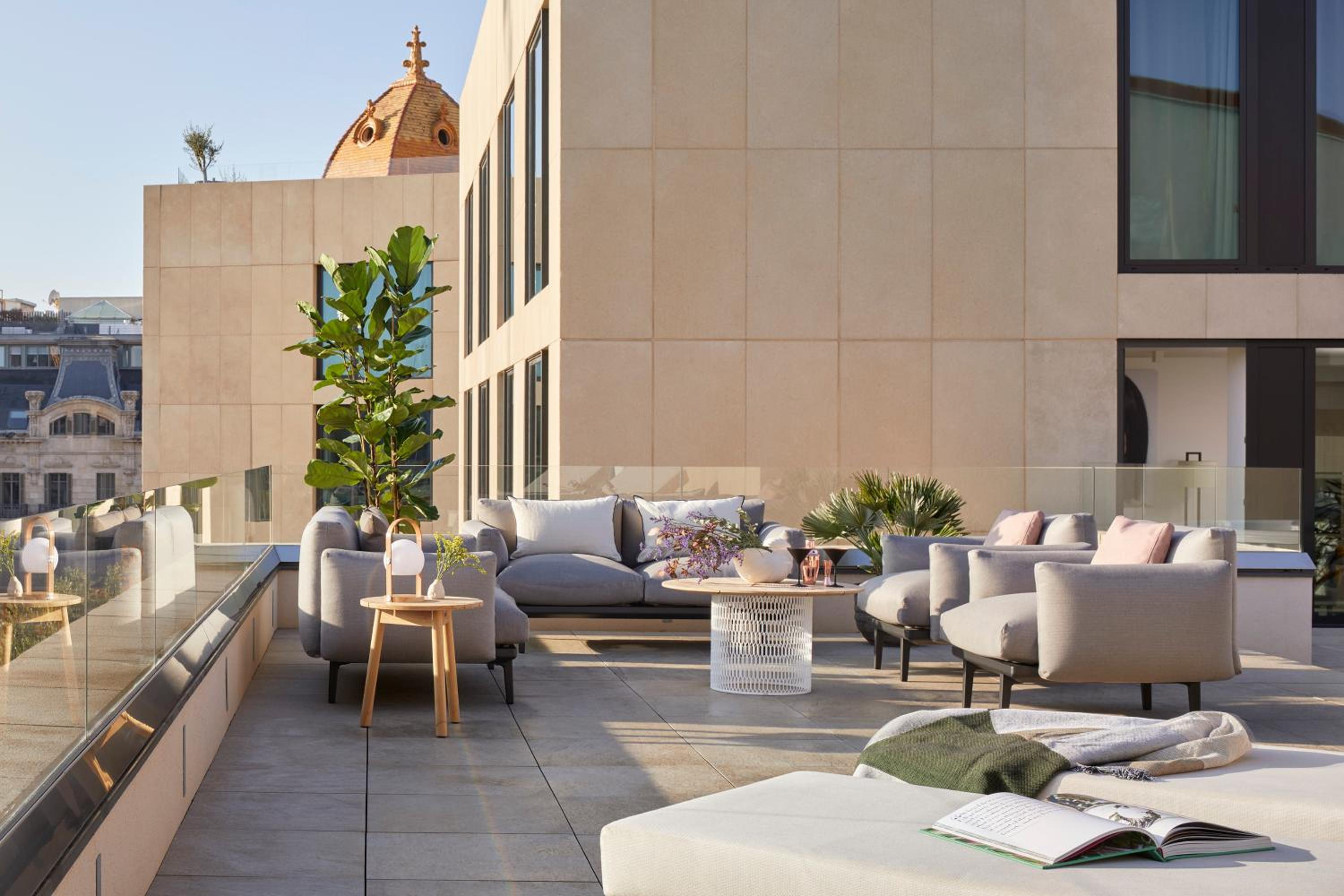 Studio ME Suite Terrace with Jacuzzi and City View