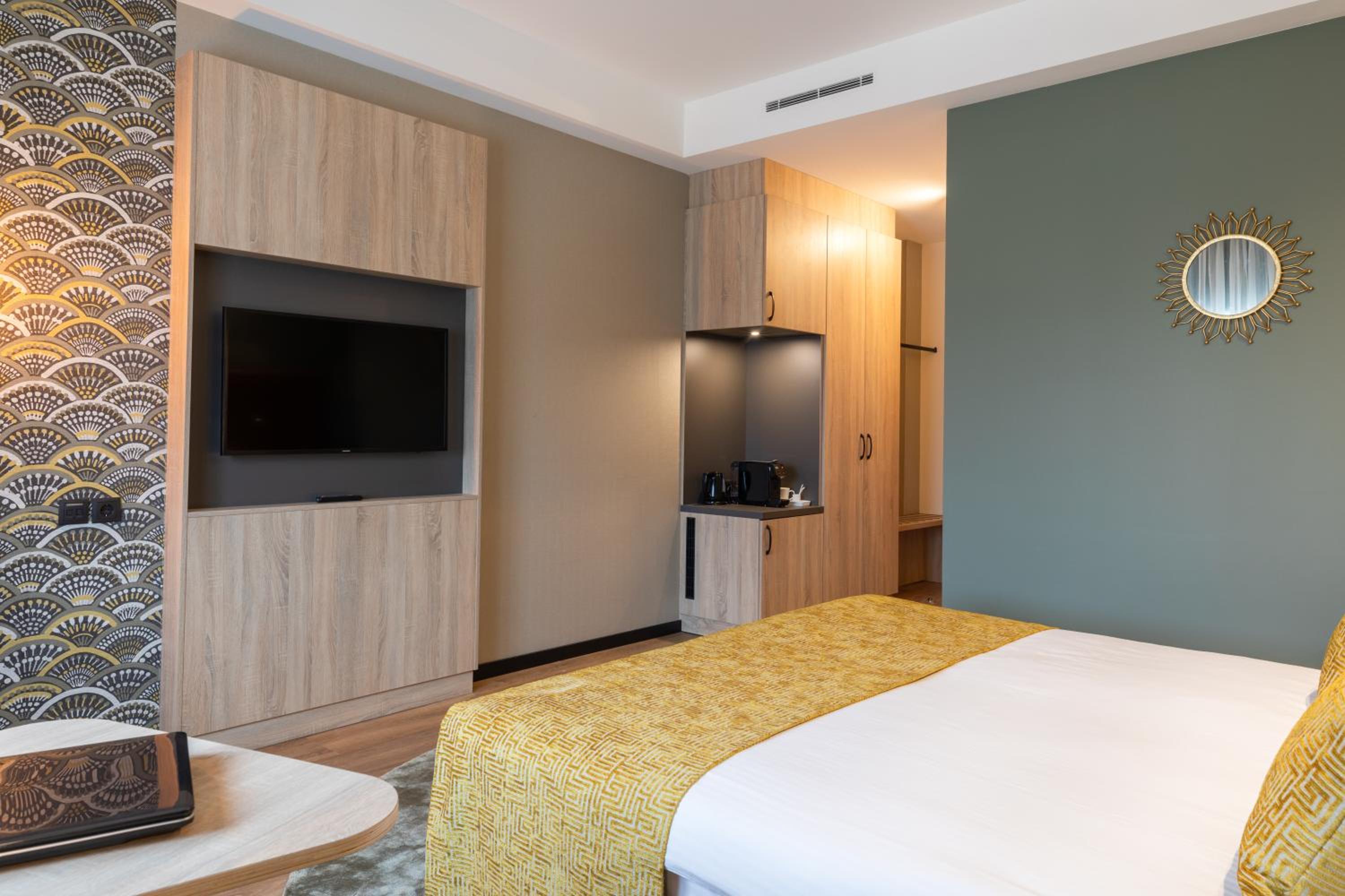 Deluxe Double Room - Photo 8