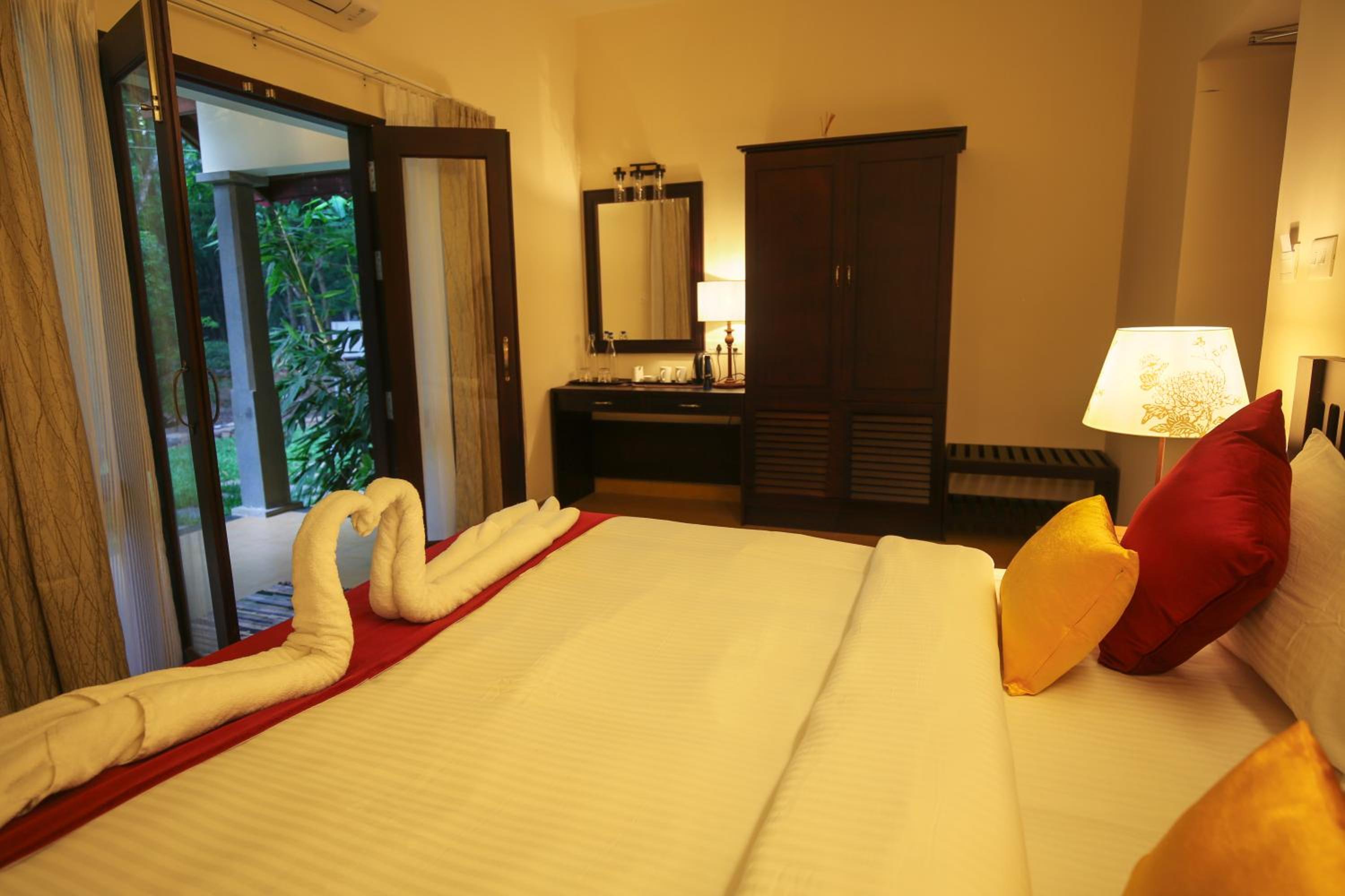 Deluxe Double Room (2 Adults + 1 Child) photo 1