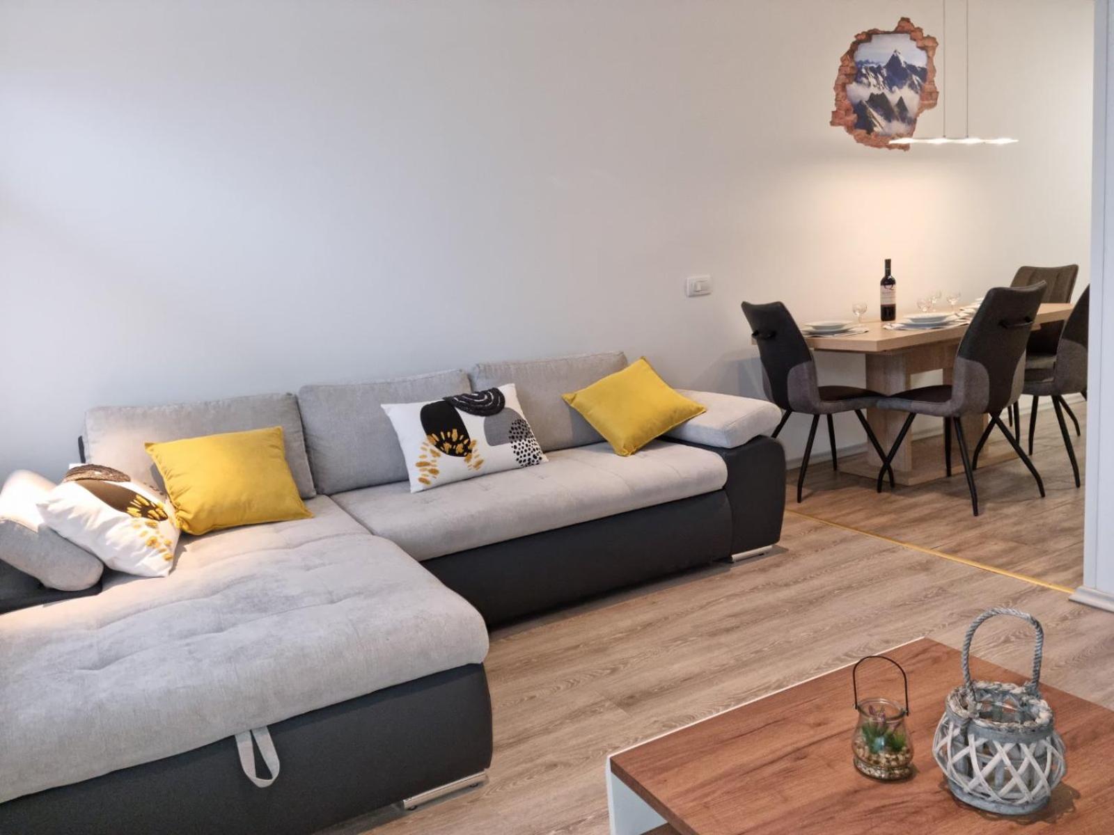 One-Bedroom Apartment photo 1
