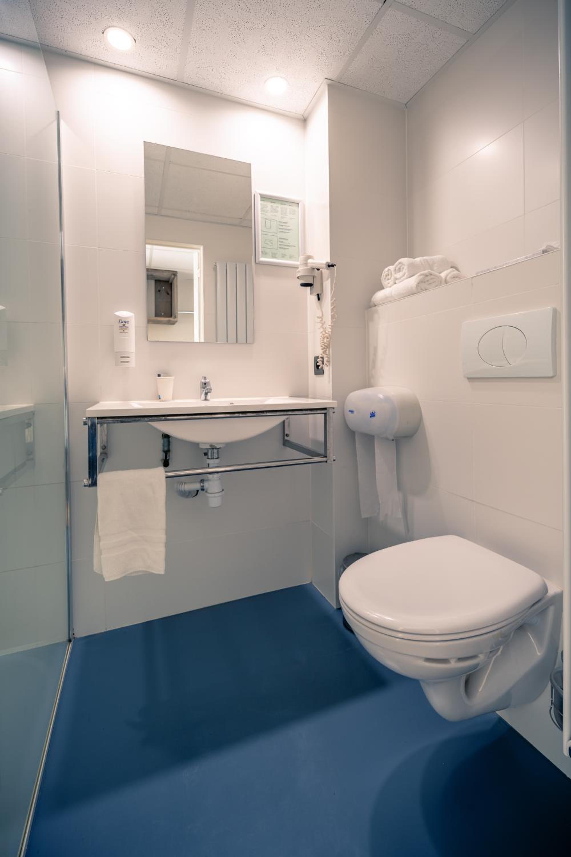 Standard Twin Room - Photo 2