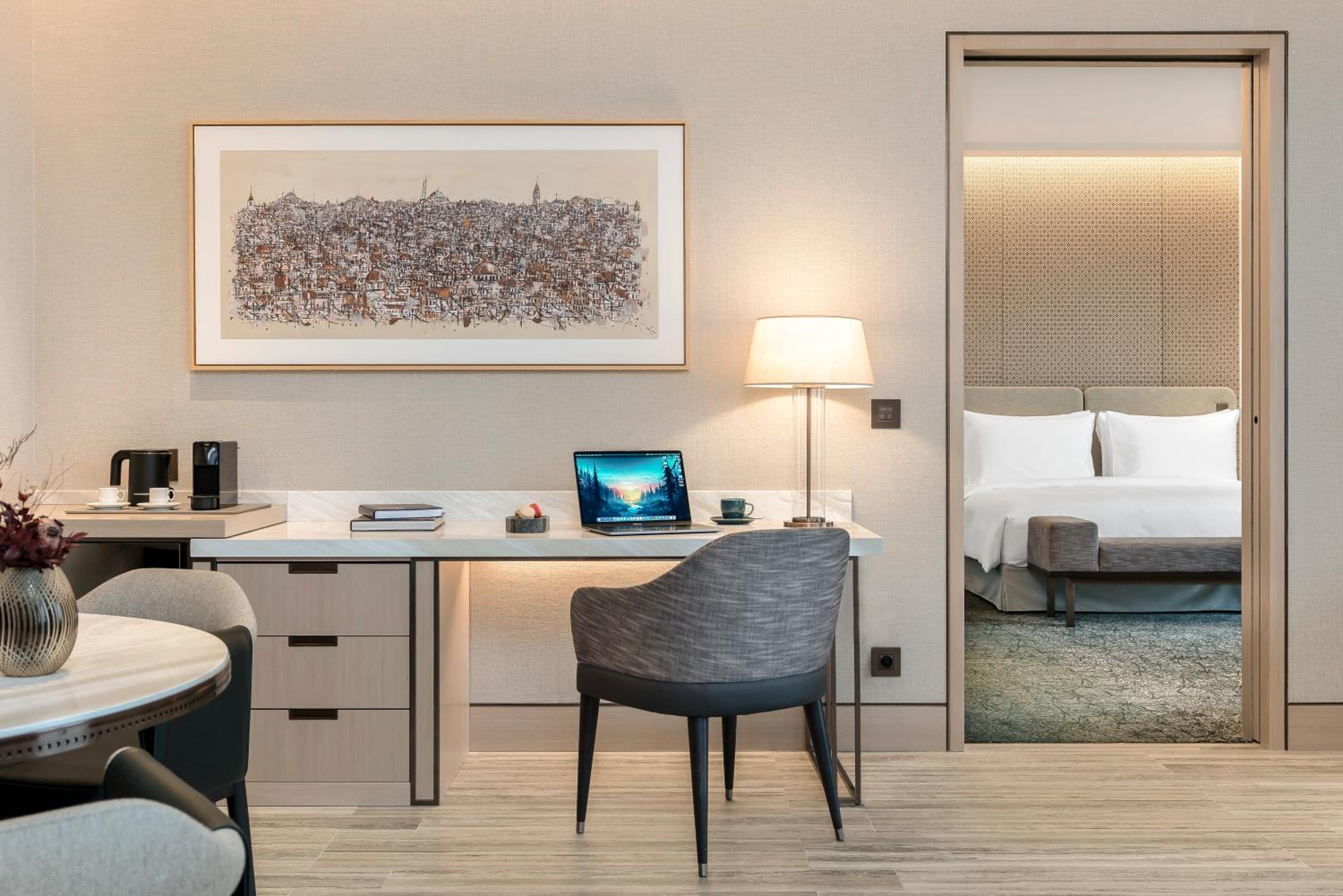 Executive Suite - Photo 2
