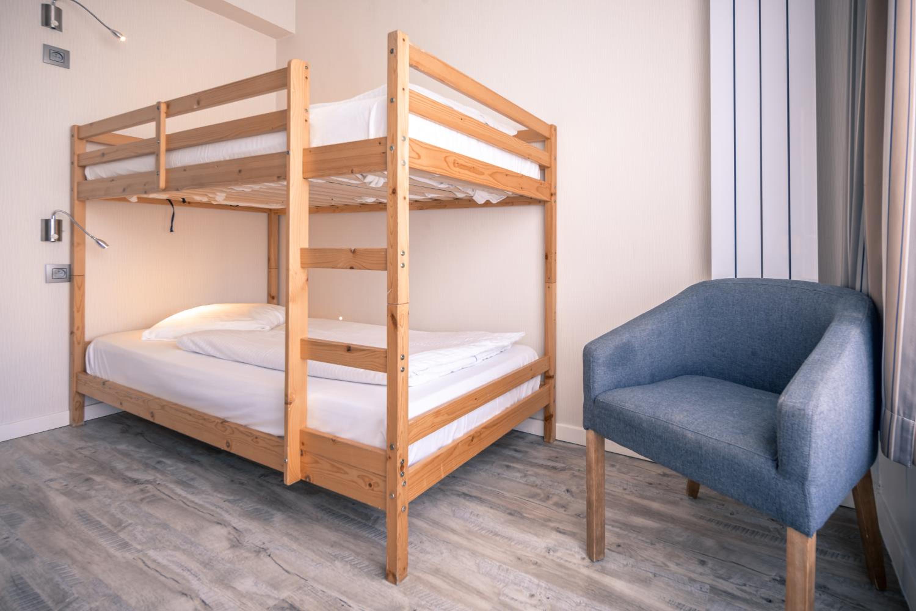 Superior Quadruple Room - Photo 4