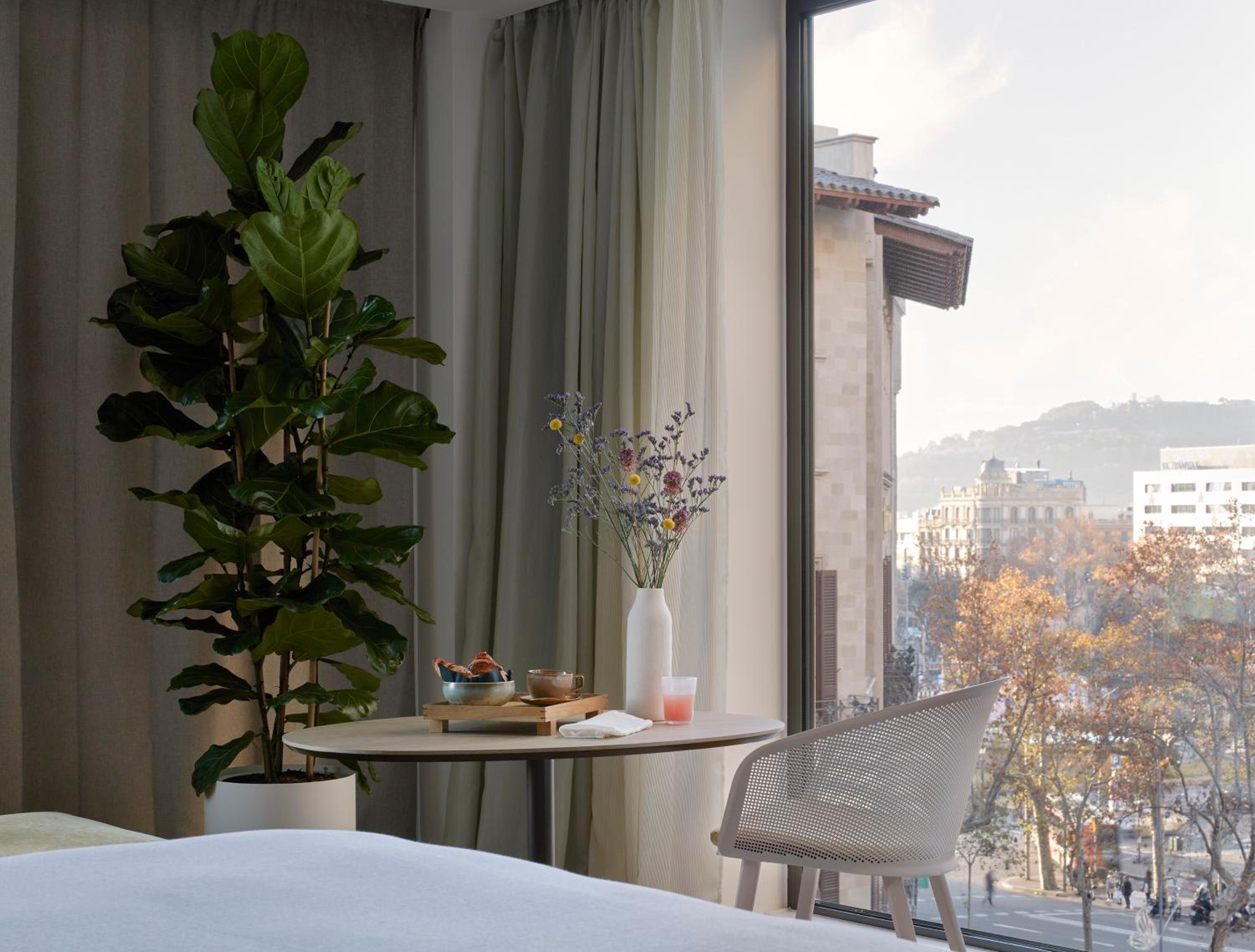 Studio ME + Suite Plaza Cataluña View