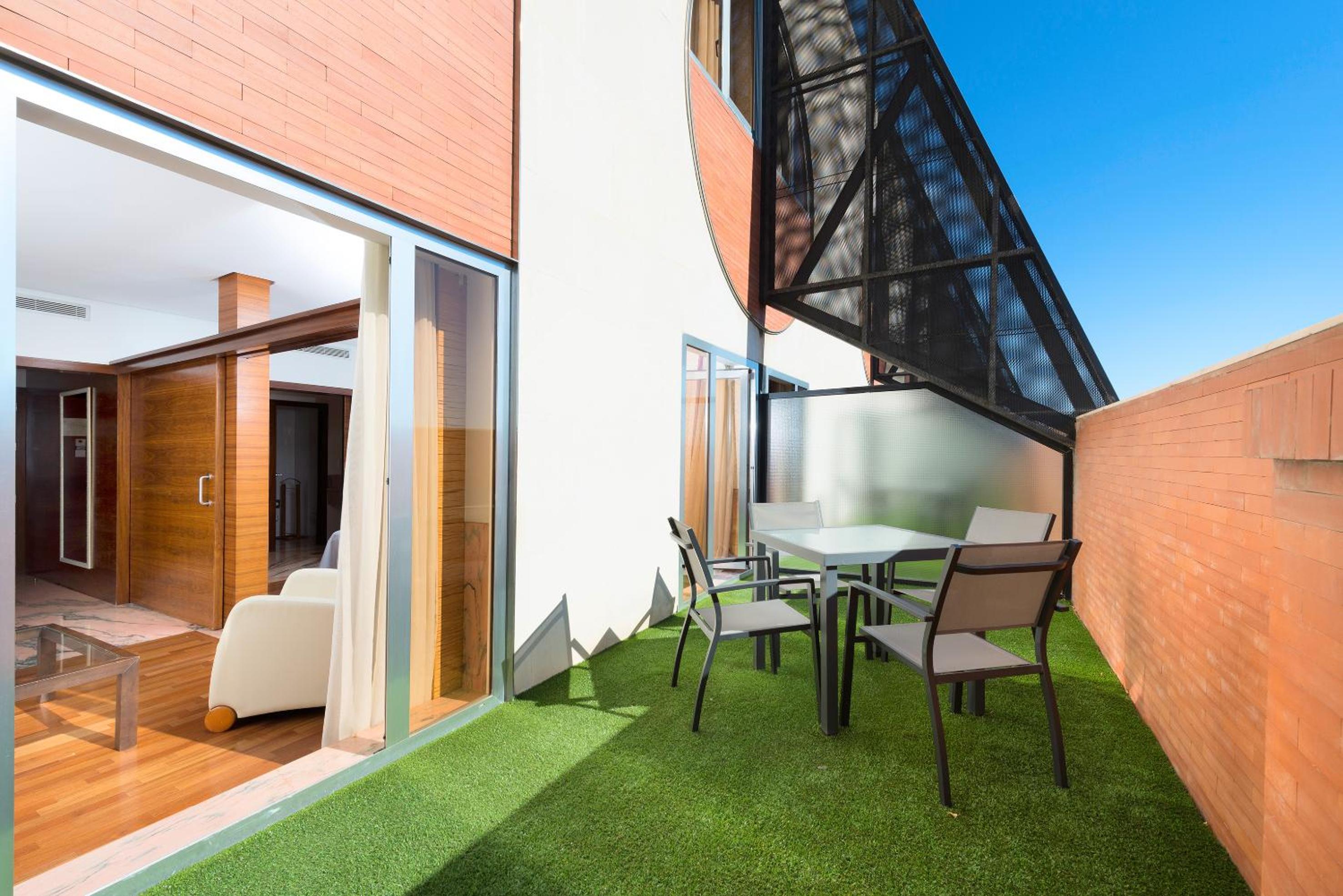 Junior Suite with Terrace - Photo 11