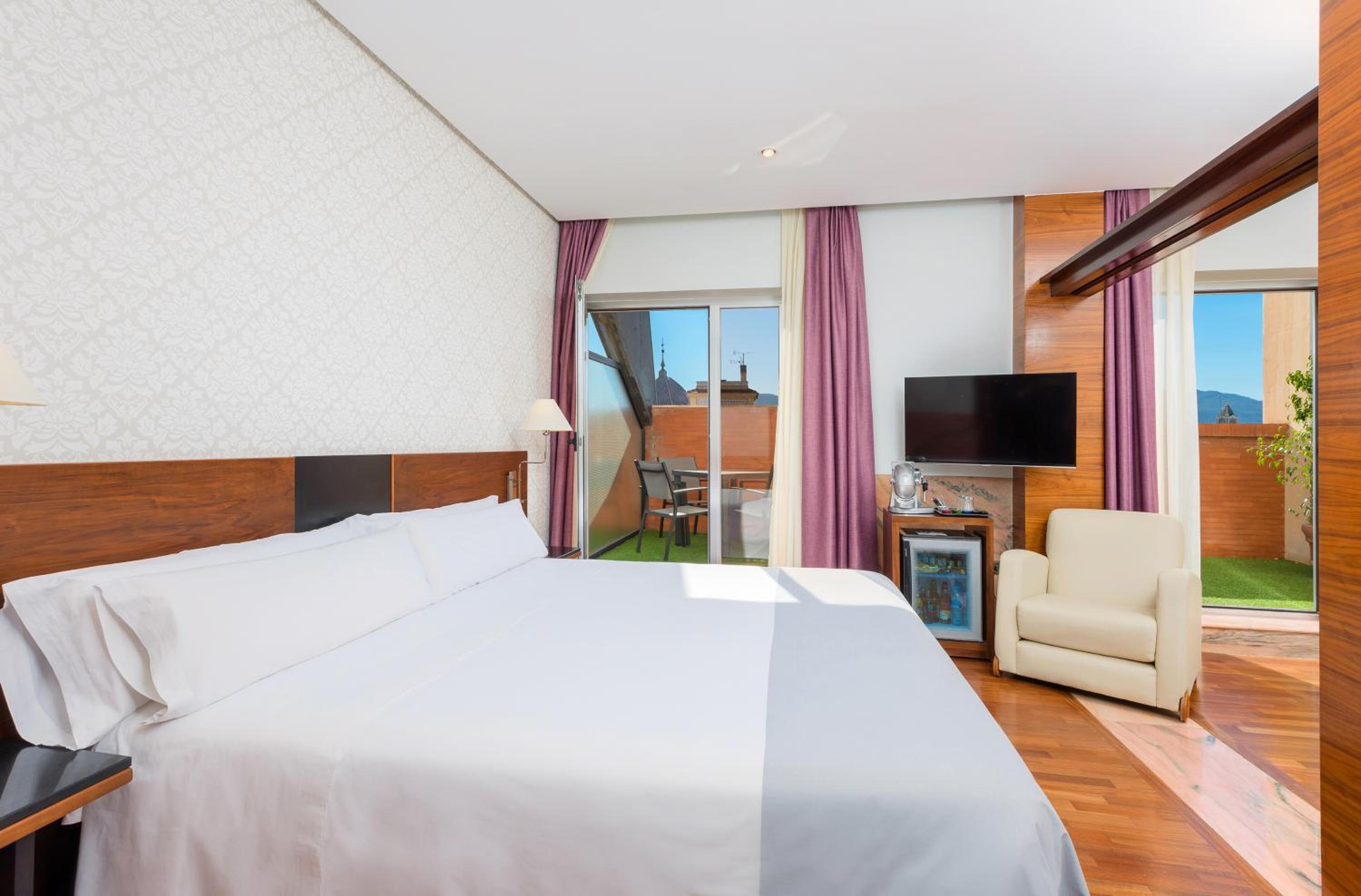Junior Suite with Terrace - Photo 13