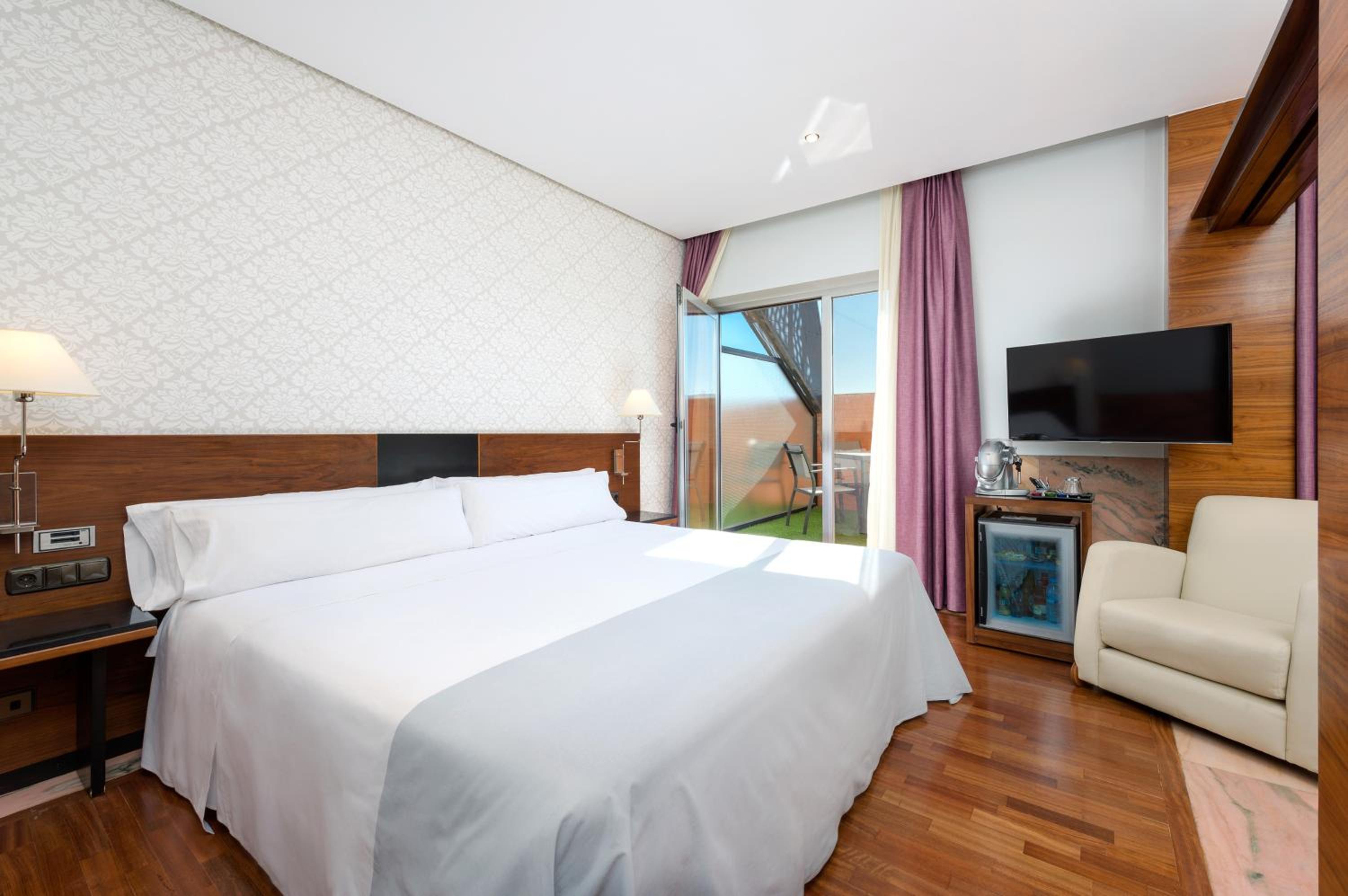 Junior Suite with Terrace - Photo 2